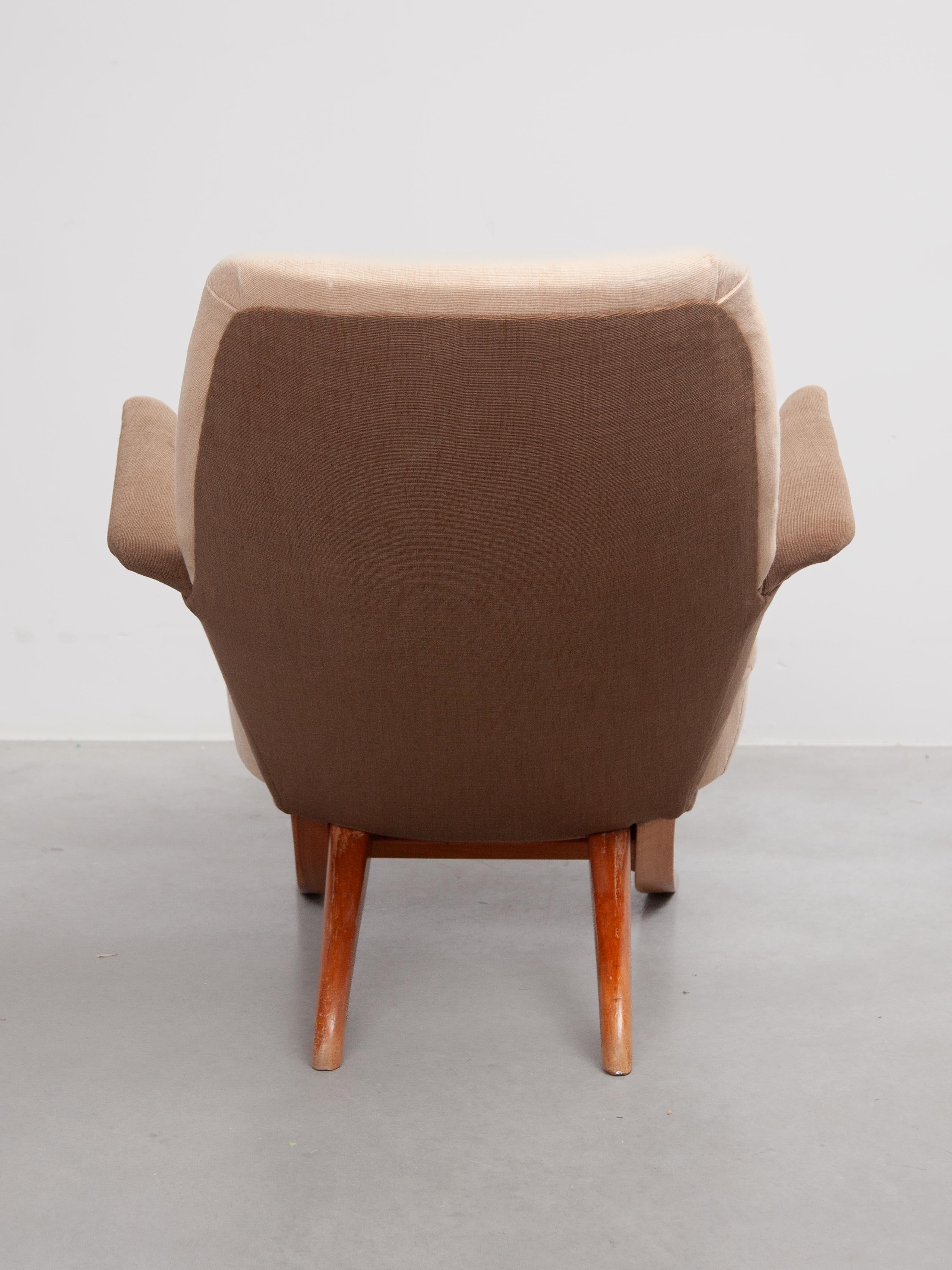 Penguin Lounge Arm Chair by Theo Ruth for Dutch Manufacturer Artifort In Good Condition For Sale In Antwerp, BE