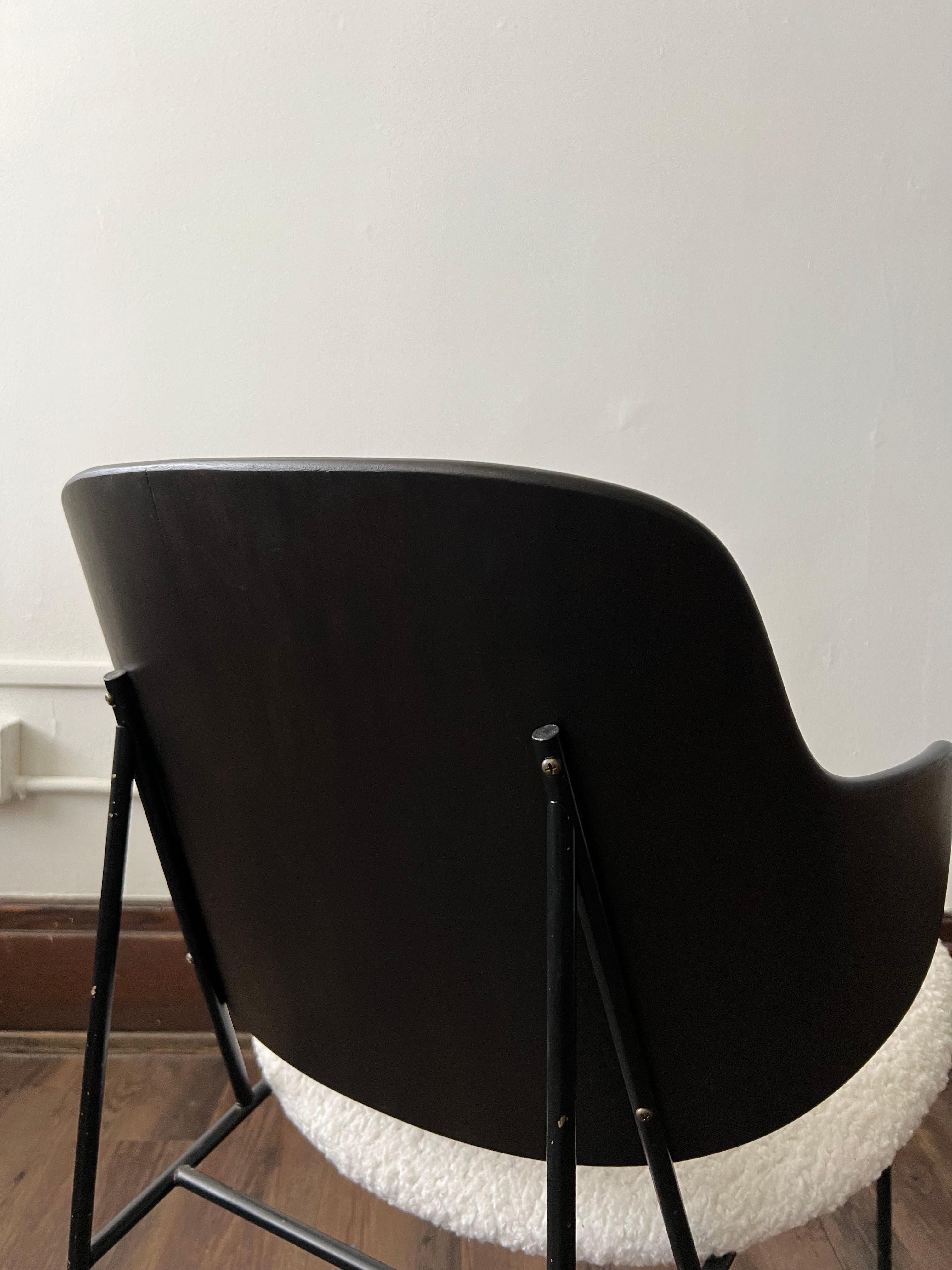 Penguin Lounge Chair by Ib Kofod-Larsen for Selling 3