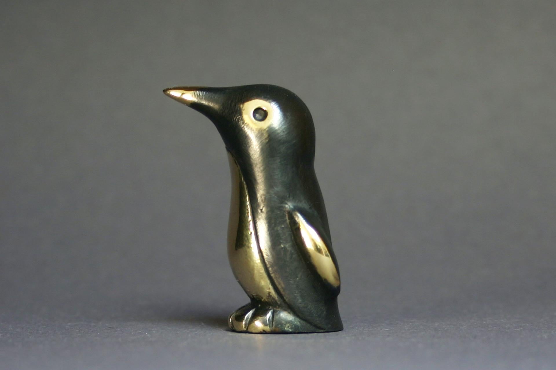 This penguin baby was produced in Austria and is signed at the bottom: Bosse Austria. The piece comes together with a fabric pouch, including a certificate, too. Each figure is special in its own way and requires 14 work steps.
Model N° BO 13

In