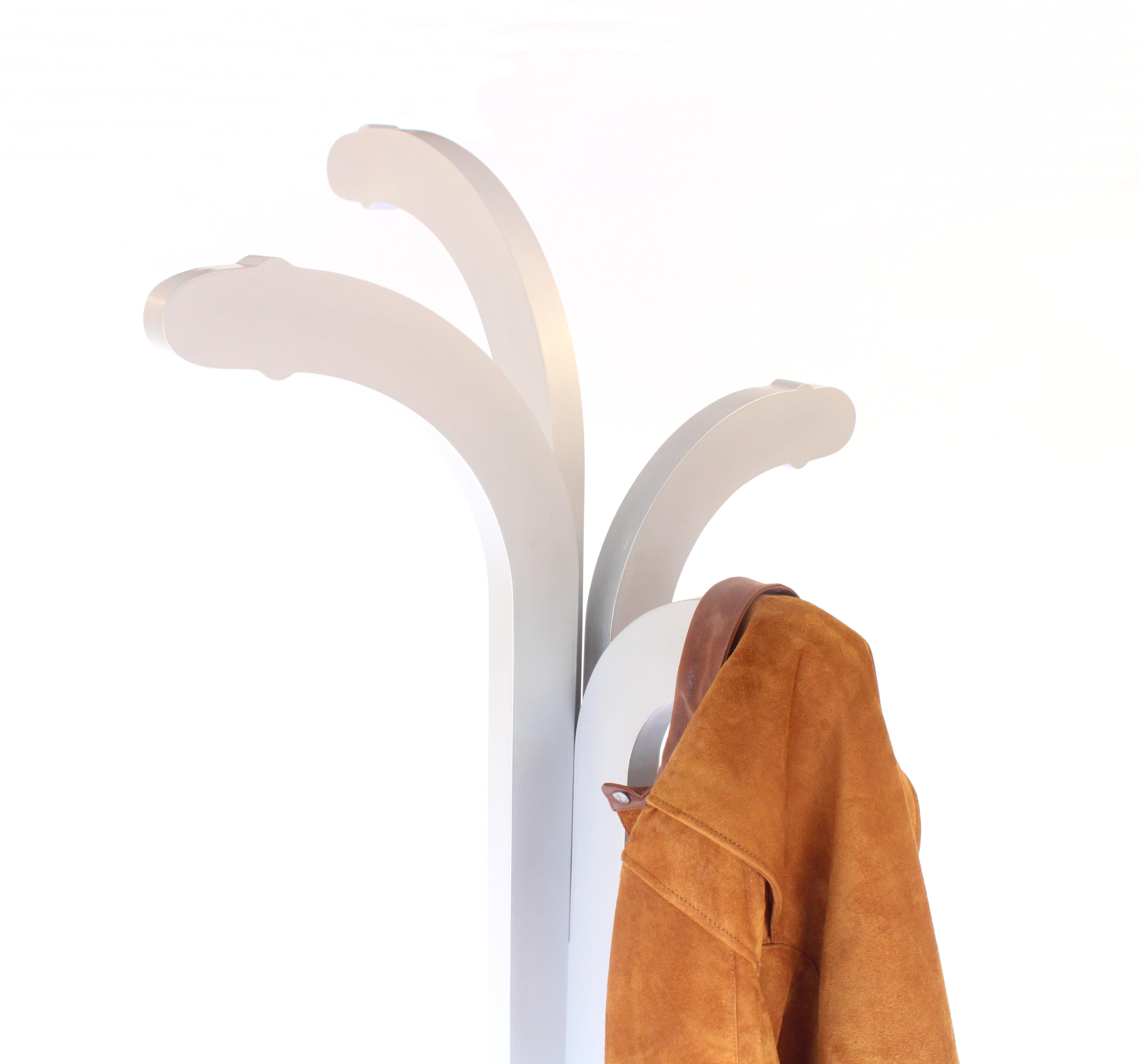 Porte-manteau en forme de pénis Par Greg Palombo. Inspiré par Ettore Sottsass Vase Shiva en vente 1