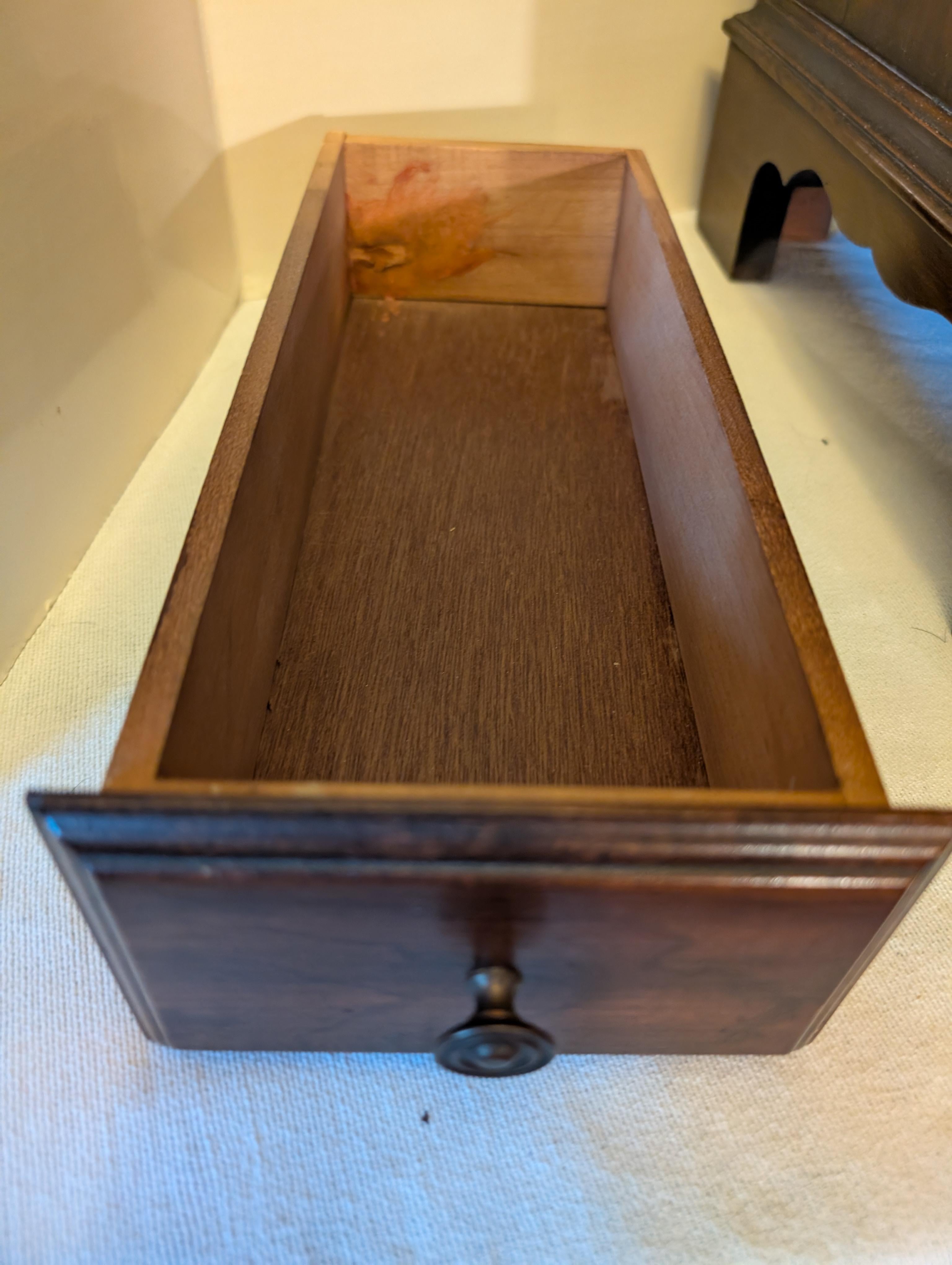 Penn House table d'appoint/commode à épices en cerisier teinté foncé en vente 6