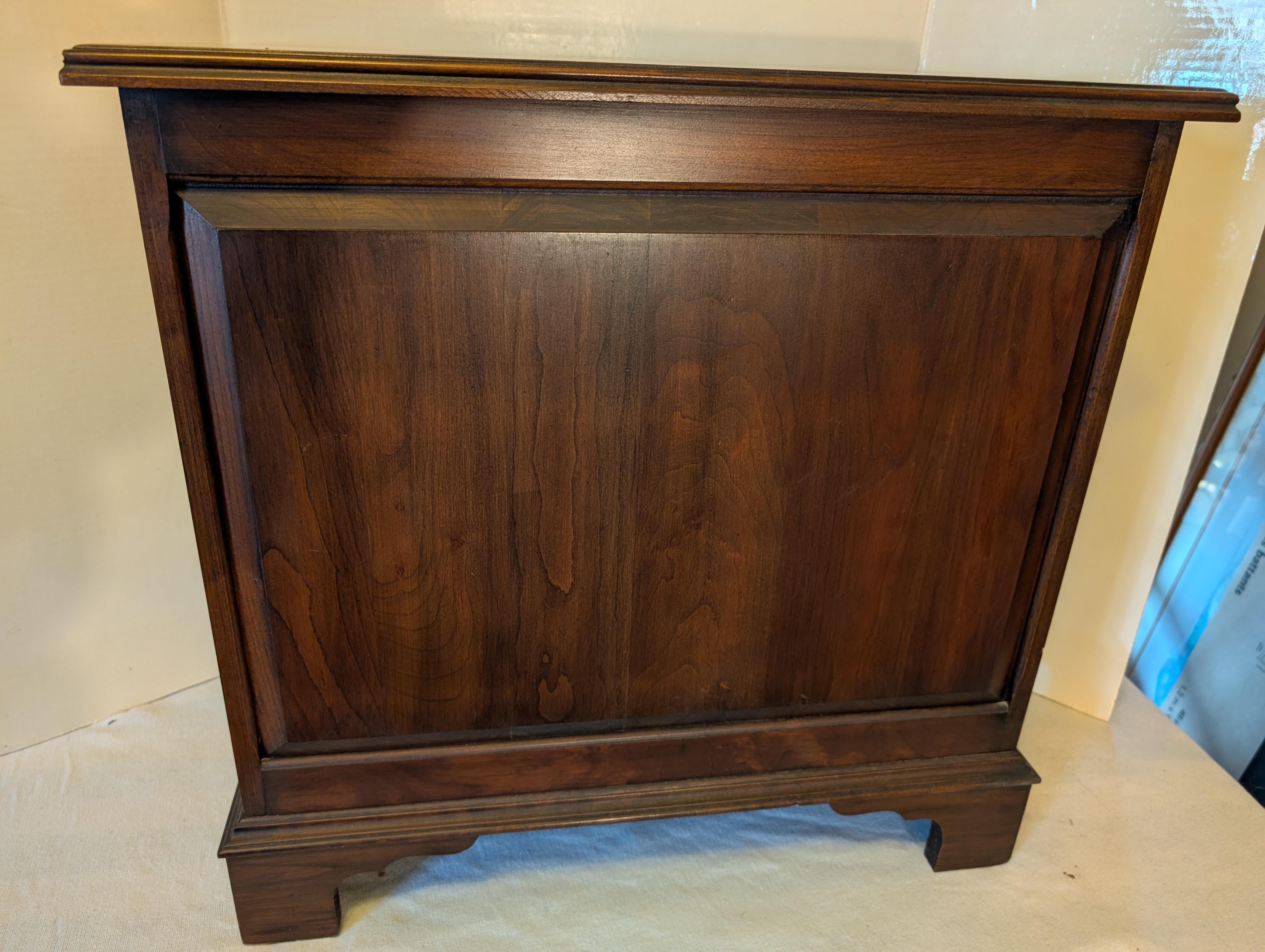 Penn House table d'appoint/commode à épices en cerisier teinté foncé en vente 8