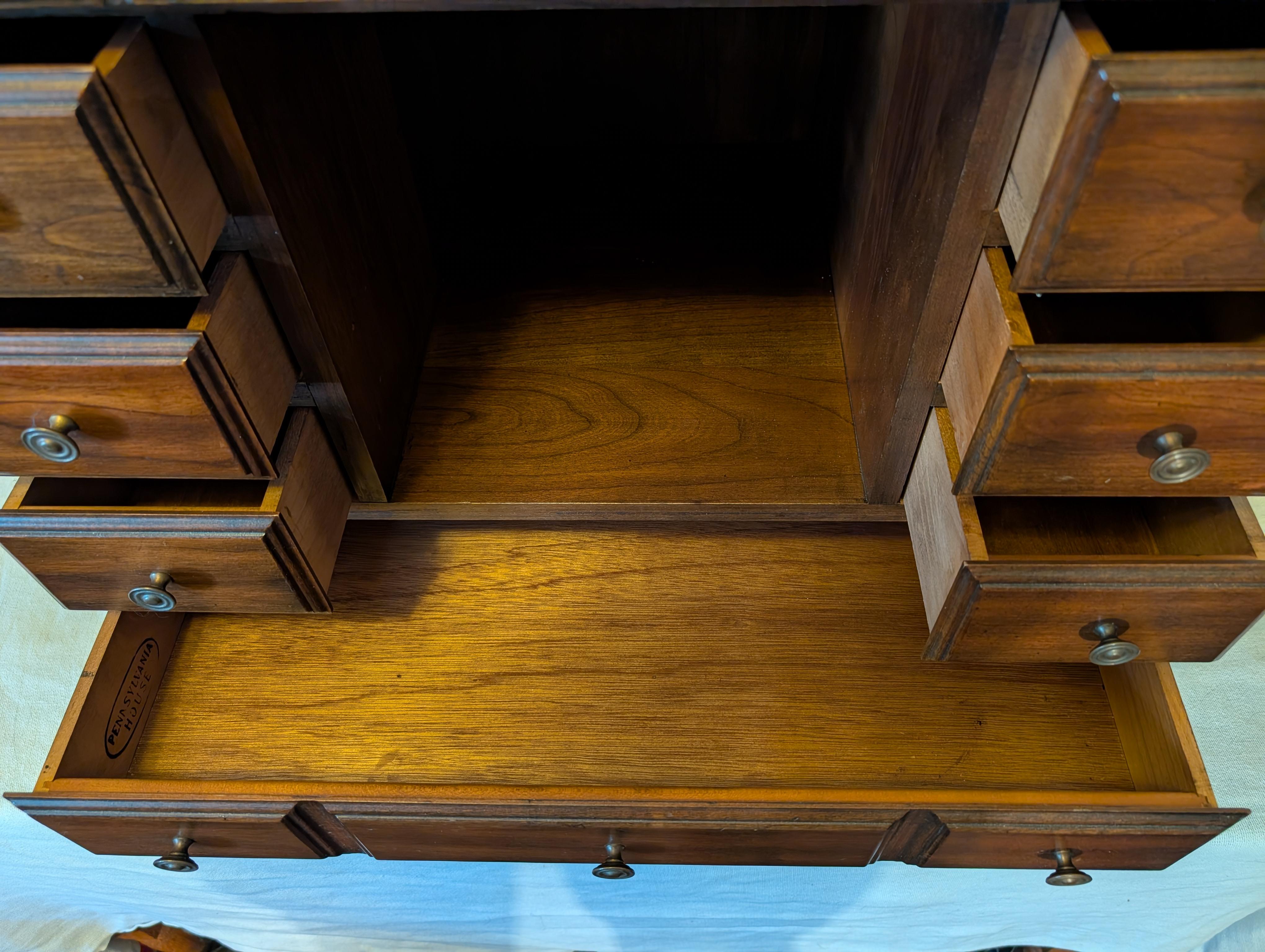 Penn House table d'appoint/commode à épices en cerisier teinté foncé en vente 1