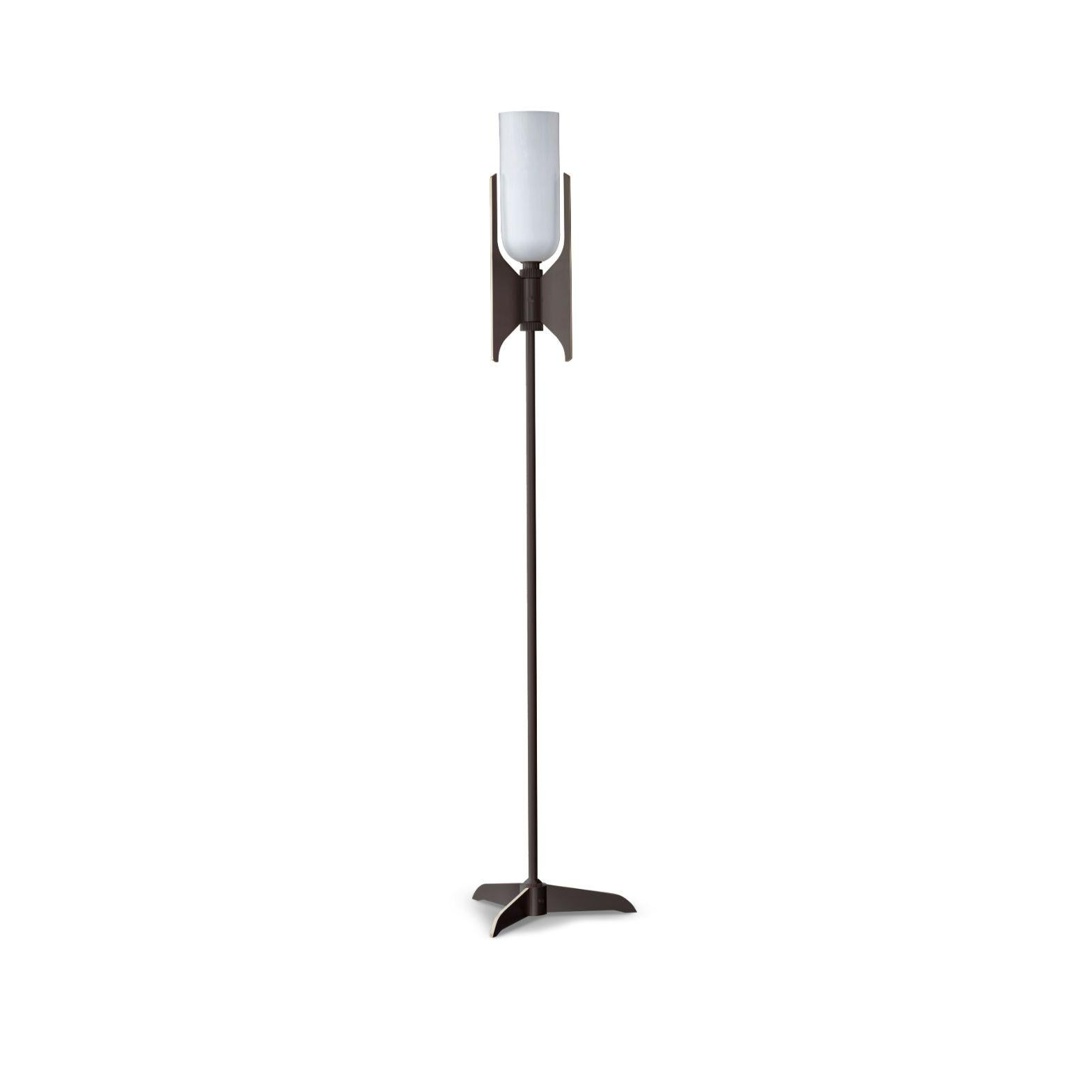 Pennon floor lamp - bronze by Bert Frank
Dimensions: 140.5 x 37.9 x 13.9 cm
Materials: Bronze, bone China

When Adam Yeats and Robbie Llewellyn founded Bert Frank in 2013 it was a meeting of minds and the start of a collaborative creative