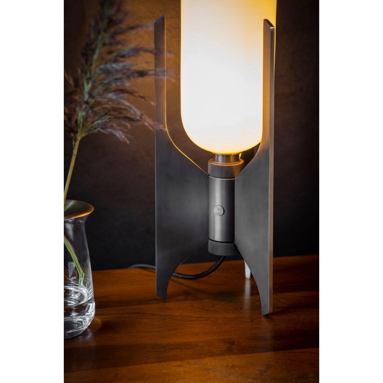 Laiton Lampe de bureau Pennon en laiton par Bert Frank en vente