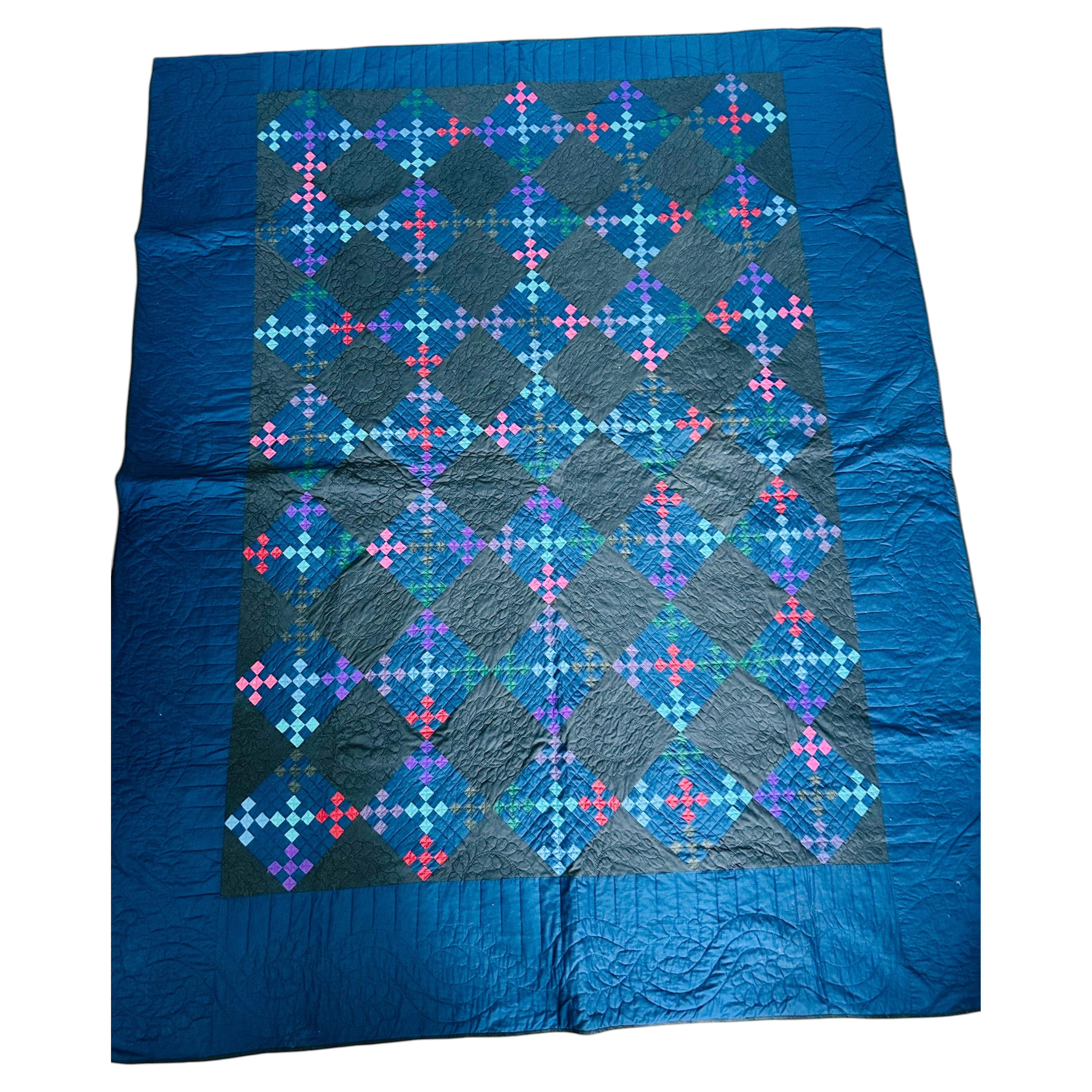Pennsylvania Amish Nine Patch Quilt, Hand Quilted, Circa 1915–1920 For Sale