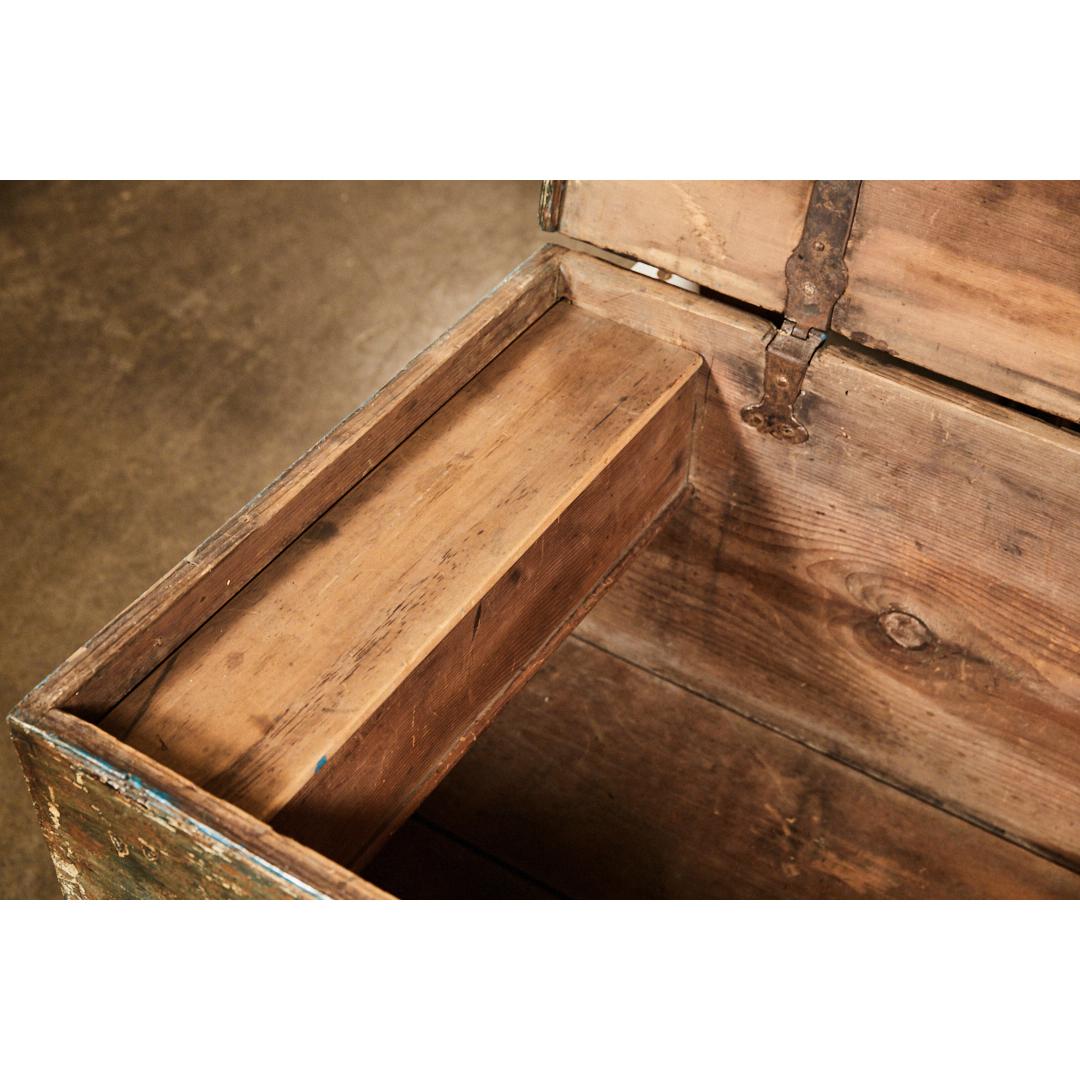 18th Century and Earlier Pennsylvania Blanket Box/ Dowry Chest For Sale