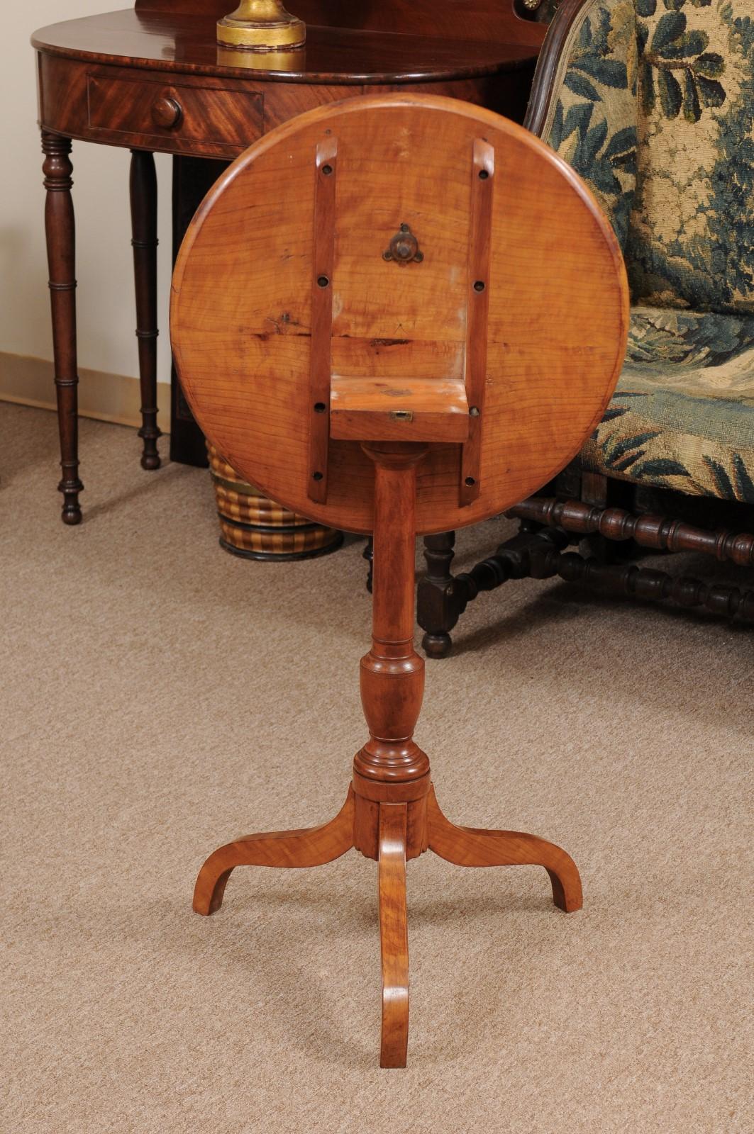 Pennsylvania Federal Style Applewood Candle Stand, 19th Century 3