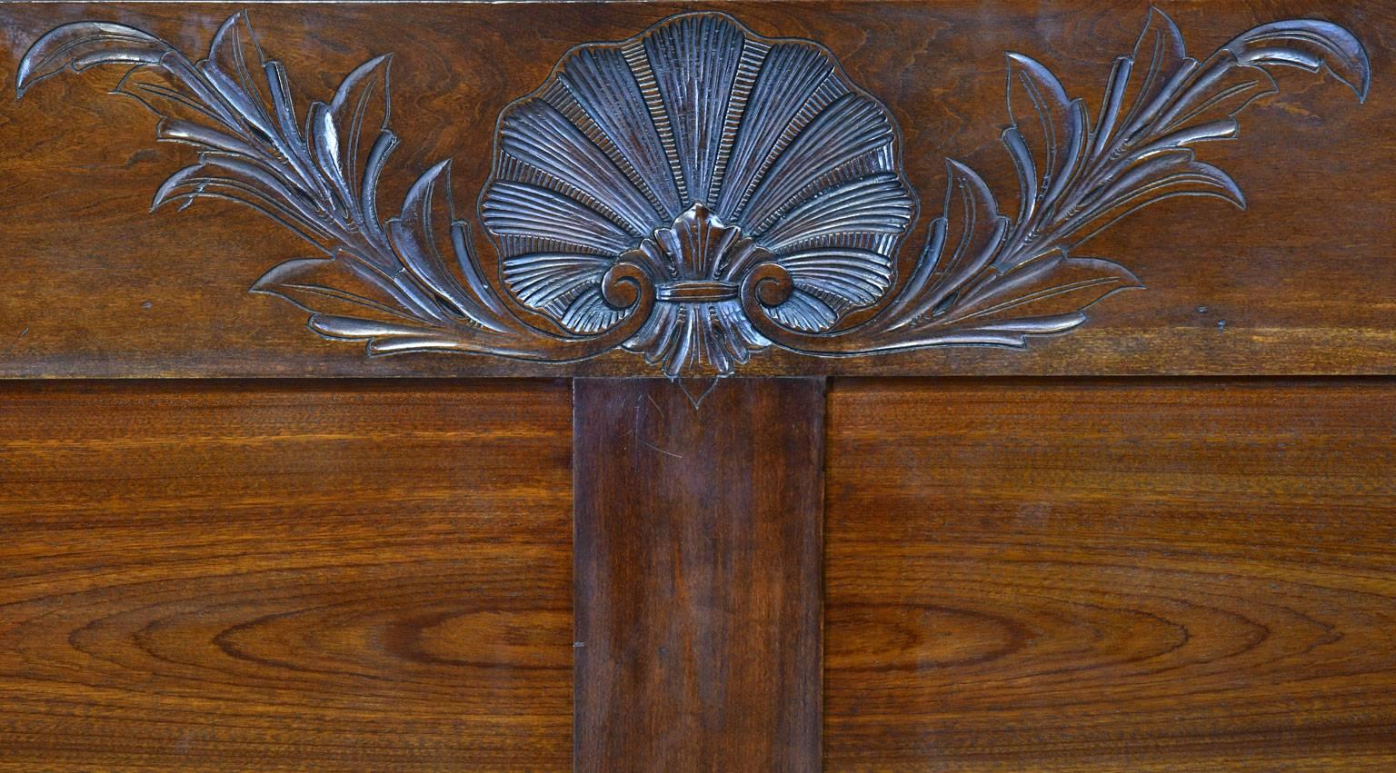 Sheraton Pennsylvania Four-Poster Queen-Size Bed with Acanthus Carvings, circa 1815