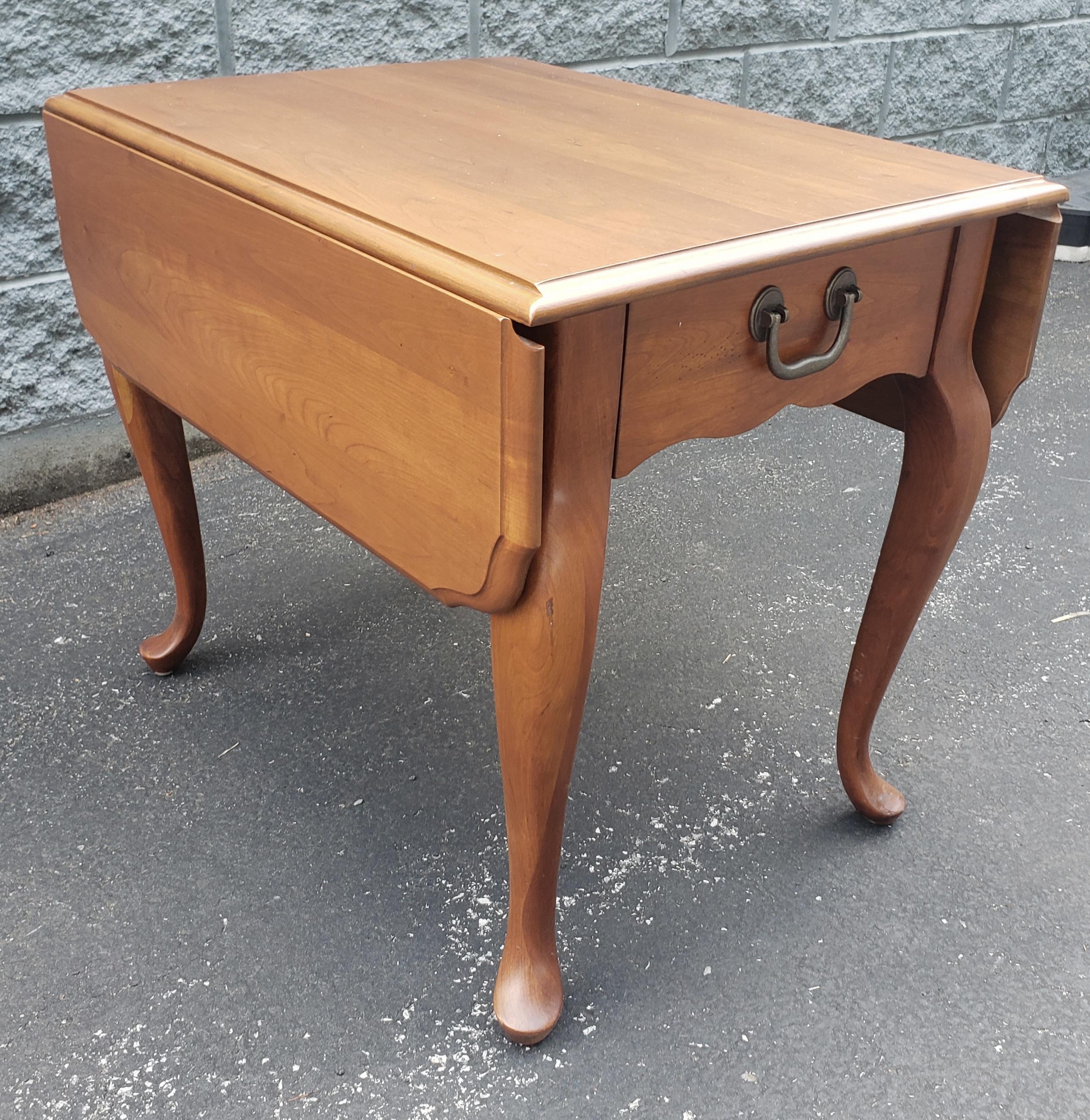 A late 20th century Pennsylvania House Cherry Drop-Leaf Penbroke Side Table in great vintage condition. Measures 21.5