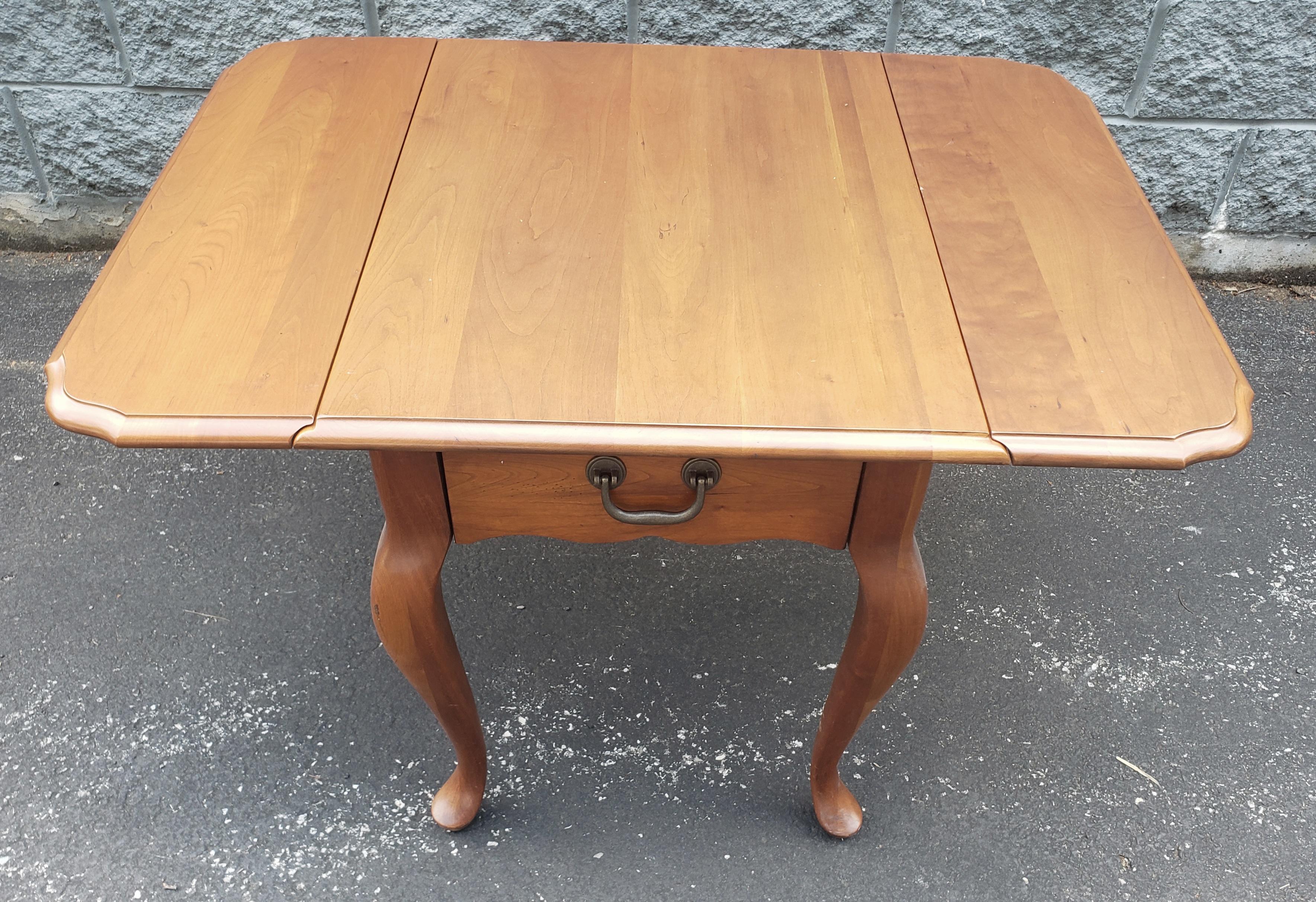Pennsylvania House Cherry Drop Leaf Penbroke Side Table In Good Condition For Sale In Germantown, MD