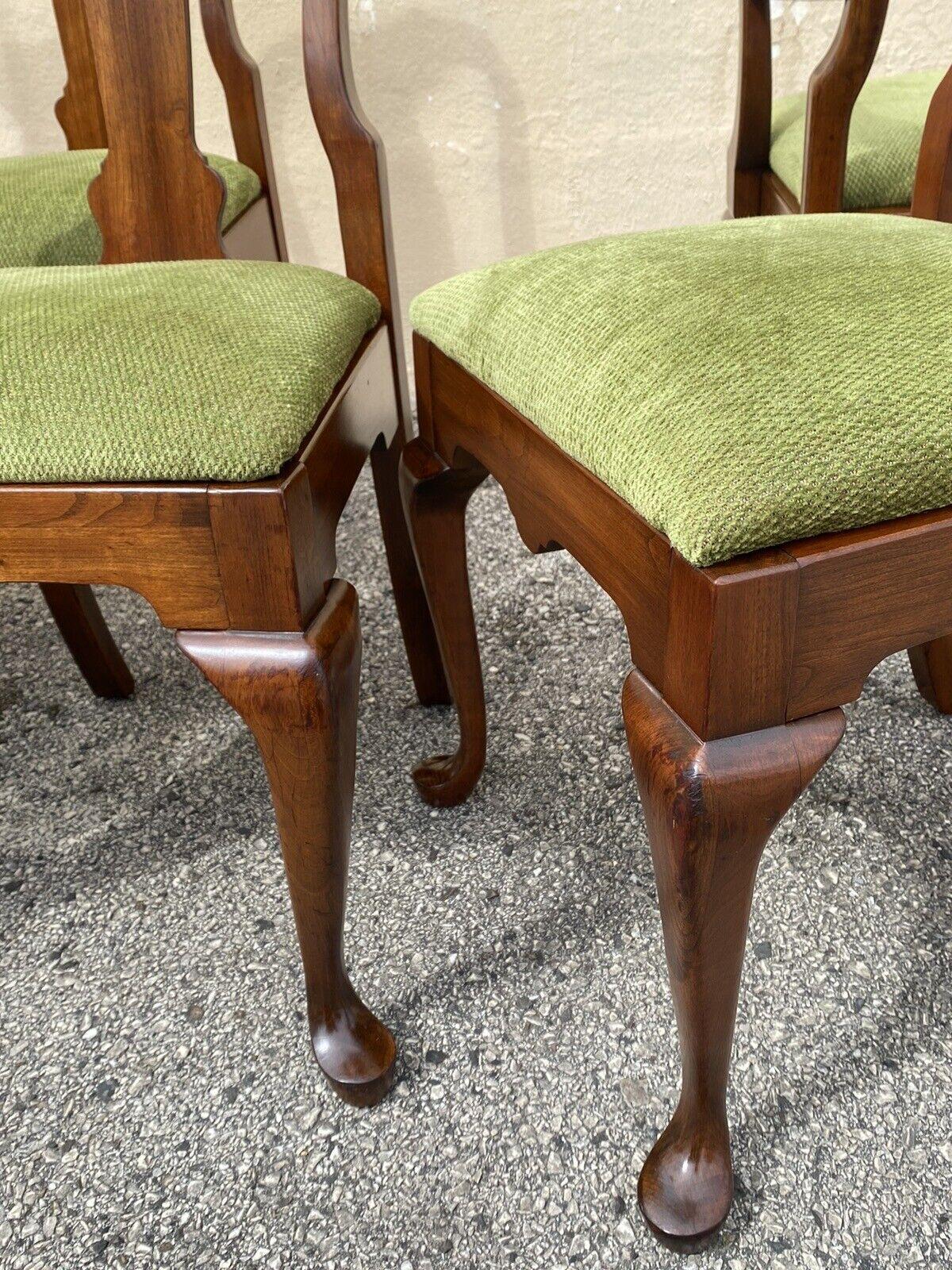 Pennsylvania House Cherry Wood Queen Anne Style T-Back Dining Chairs - Set of 8 In Good Condition For Sale In Philadelphia, PA