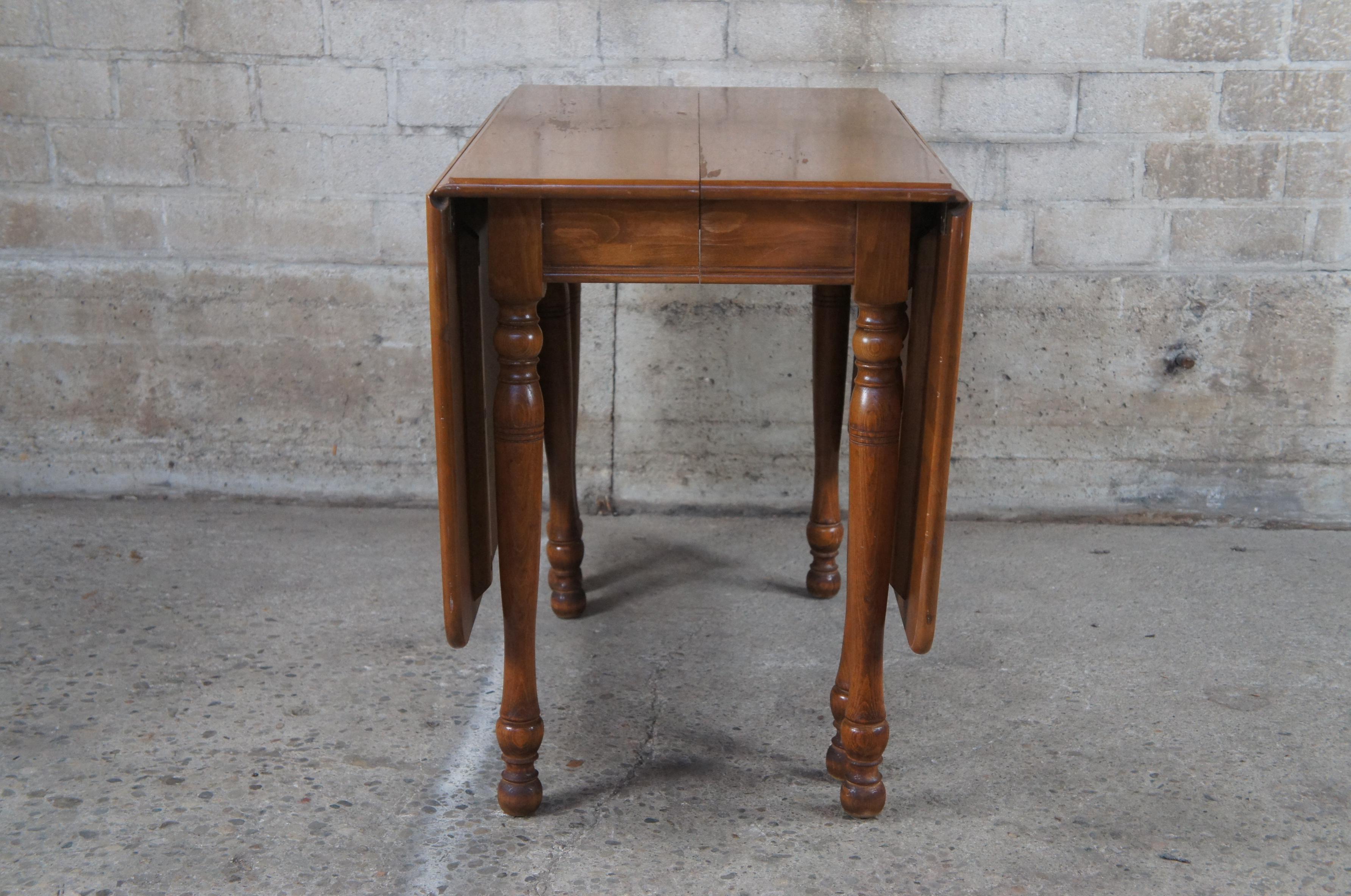 Late 20th Century Pennsylvania House Early American Colonial Maple Drop Leaf Gateleg Dining Table For Sale