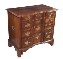 Cómoda con Frente de Bloque de Cerezo Pennsylvania House Estilo Georgian