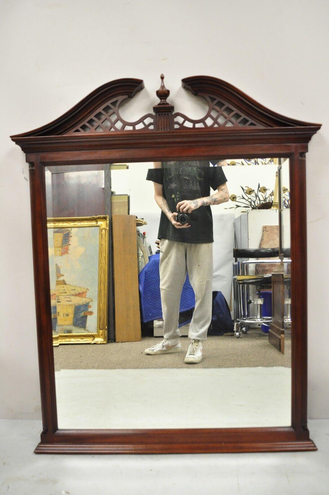 Miroir commode Chippendale en acajou biseauté avec fleuron de la maison de Pennsylvanie en vente 6