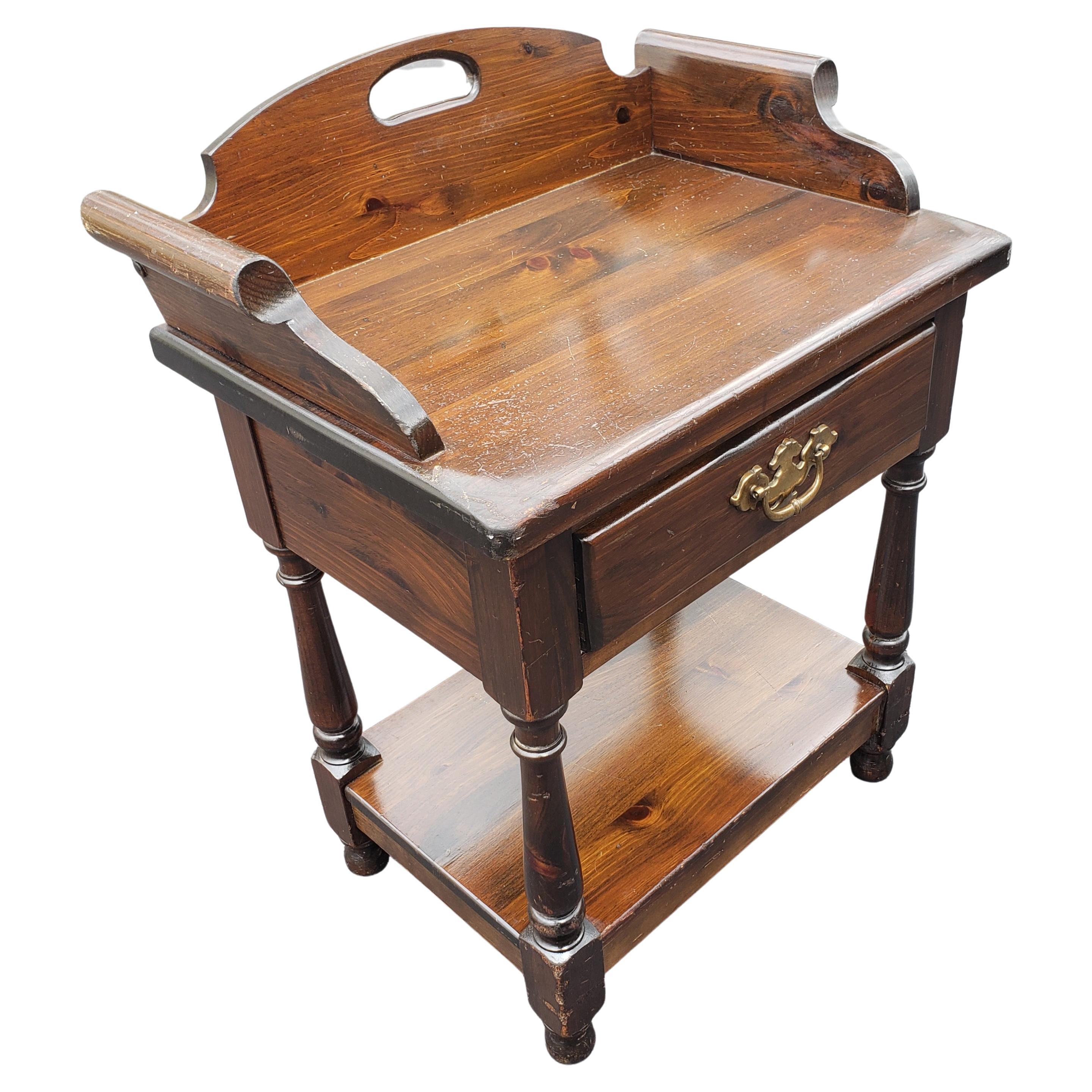 Pennsylvania House Pine Side Table Nightstand Washstand In Good Condition In Germantown, MD
