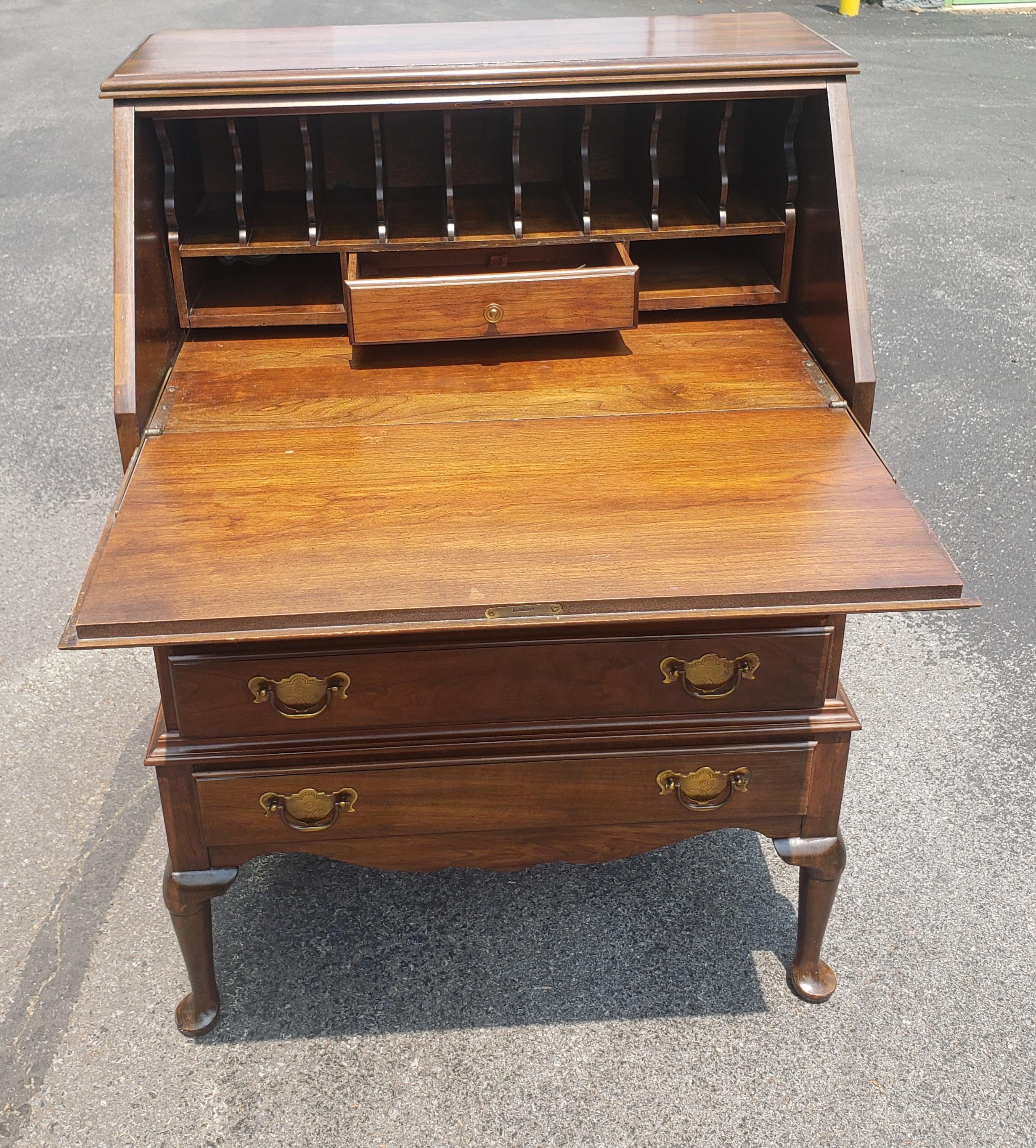 Pennsylvania House Slant Front 4-Drawer Cherry Secretary Desk with Lock In Good Condition For Sale In Germantown, MD