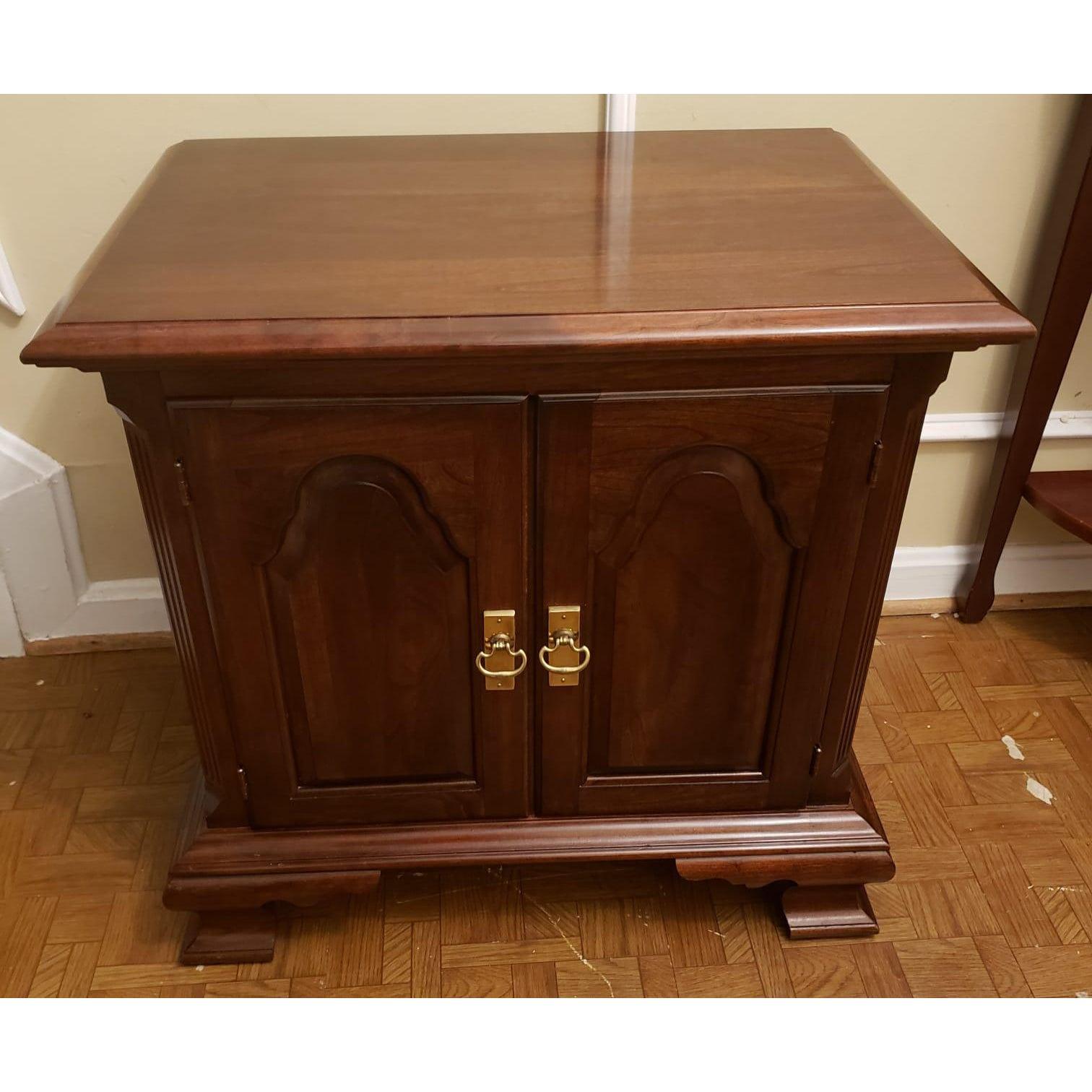 Pennsylvania House cherry nighstand dresser cabinet chest of drawers. Comes with protective glass top.
Measures: 24W x 16D x 24H.