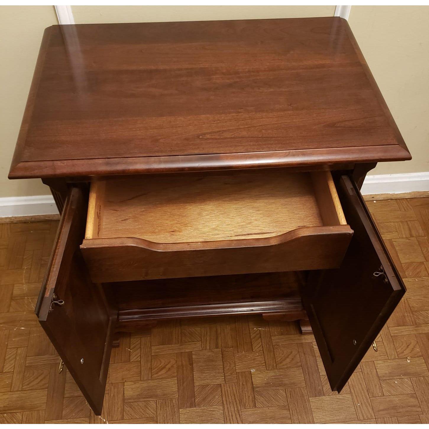 Pennsylvania House Solid Black Cherry Nightstand In Good Condition In Germantown, MD