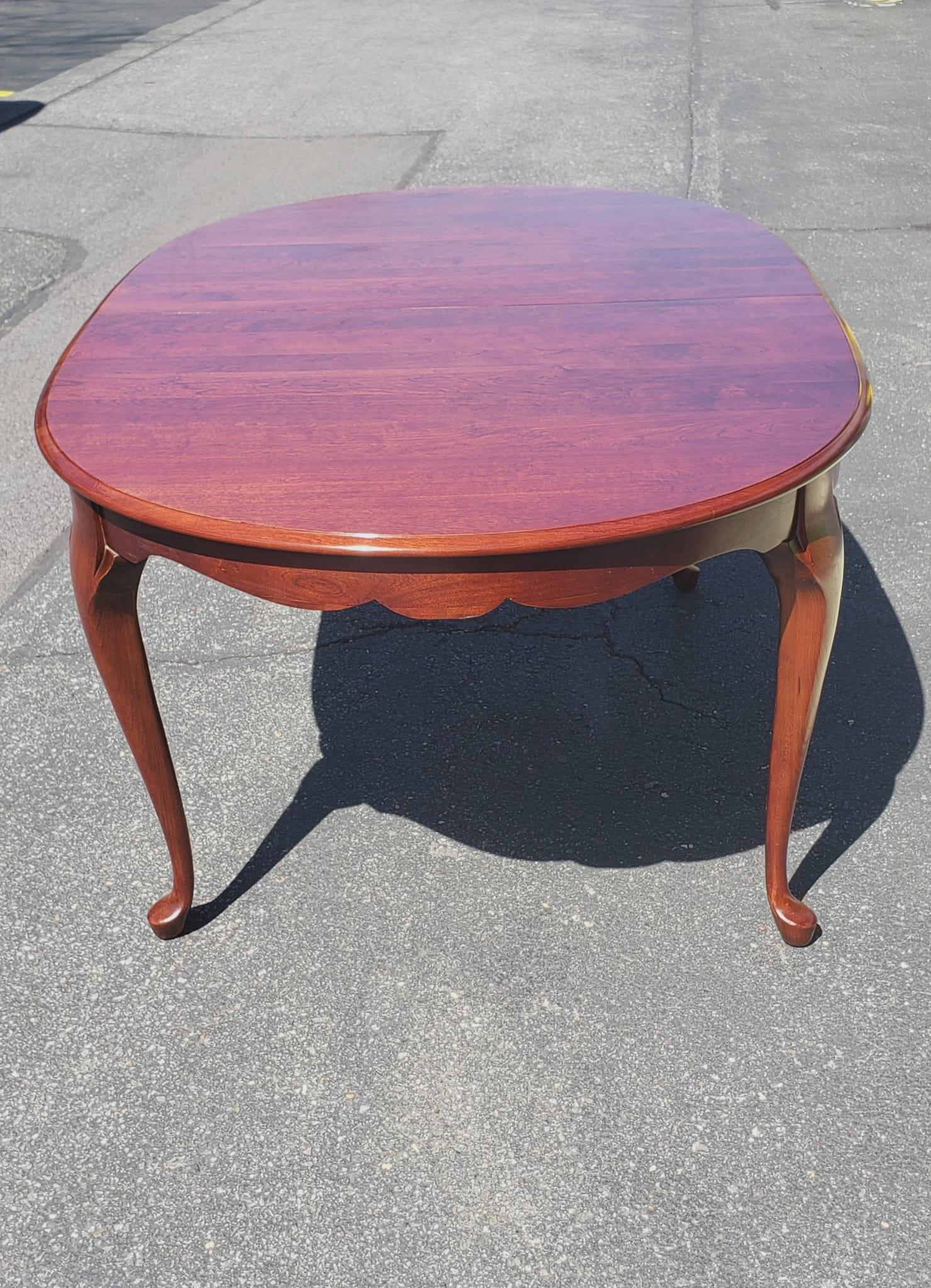Stained Pennsylvania House Solid Cherry Queen Anne Extention Dining Table For Sale