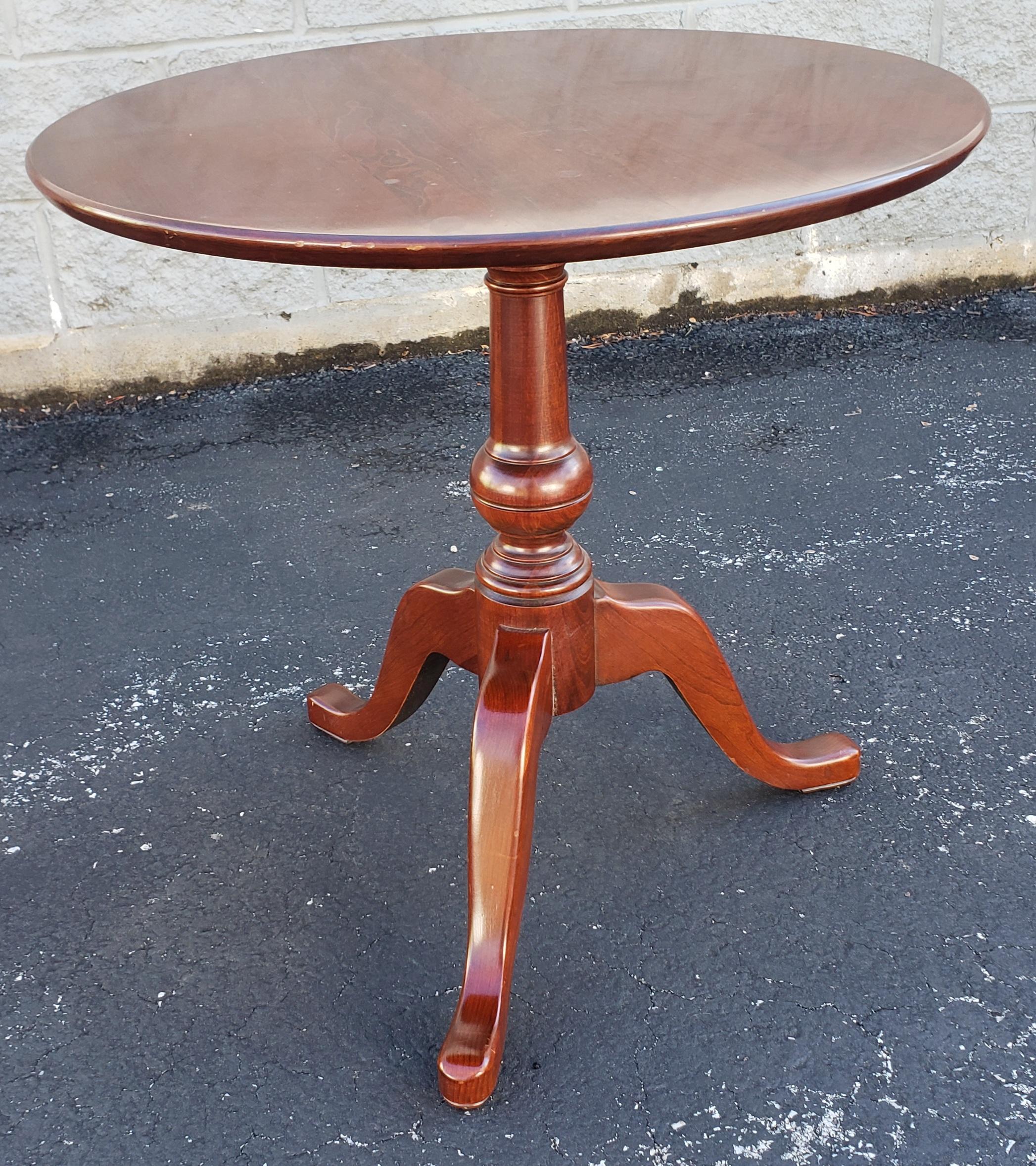 Pennsylvania House Solid Cherry Tilt-Top Round Center Table In Good Condition For Sale In Germantown, MD