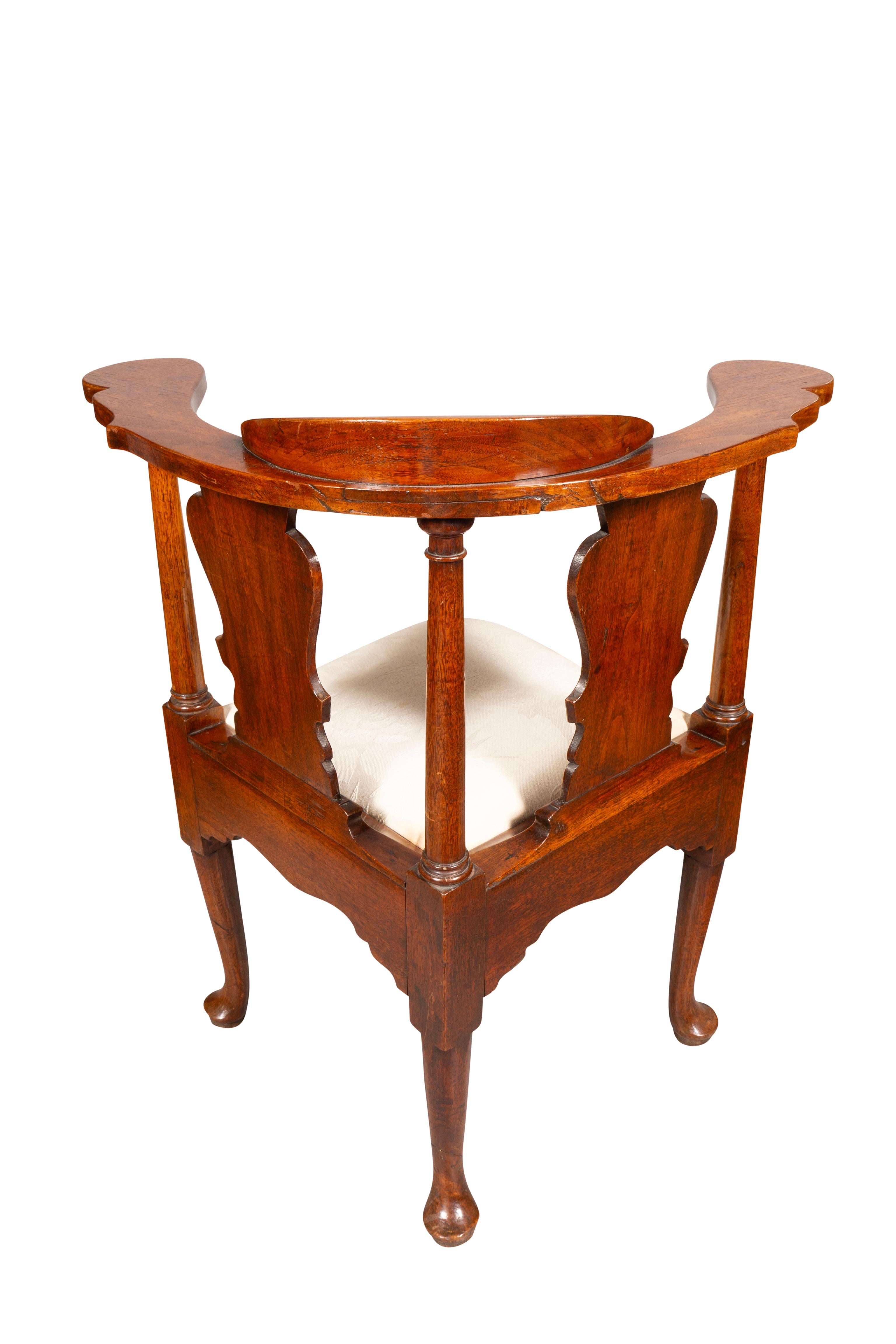 Mid-18th Century Pennsylvania Queen Anne Walnut Corner Chair