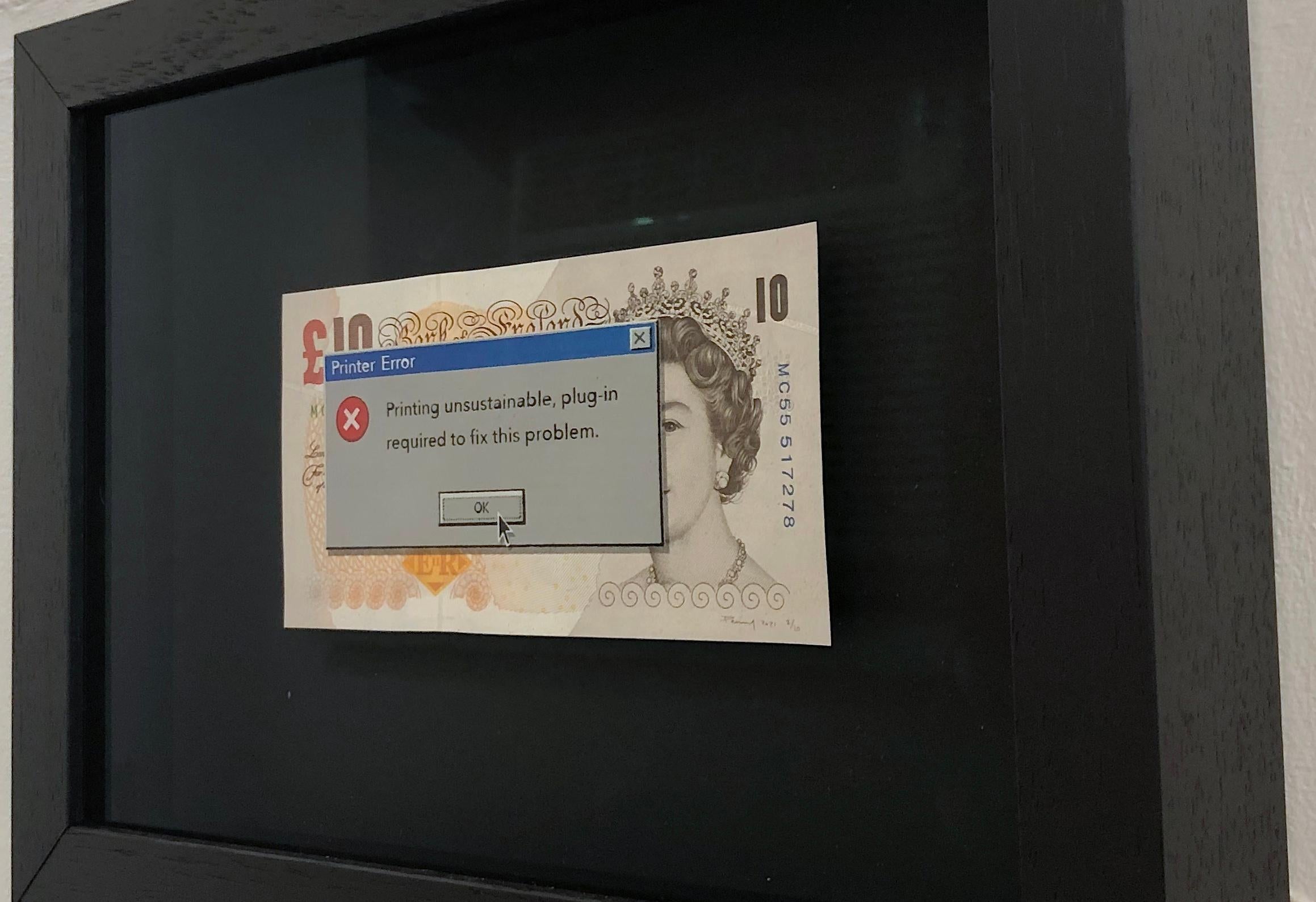 13 Schichten handgeschnittene Schablone. Sprühfarbe auf einer Zehn-Pfund-Banknote in einem schwarzen Schattenboxrahmen mit blendfreiem Glas in Museumsqualität. 

ICH BIN PENNY UND SCHNEIDE MIT MEINEN BLOSSEN HÄNDEN EXTREM DETAILLIERTE UND