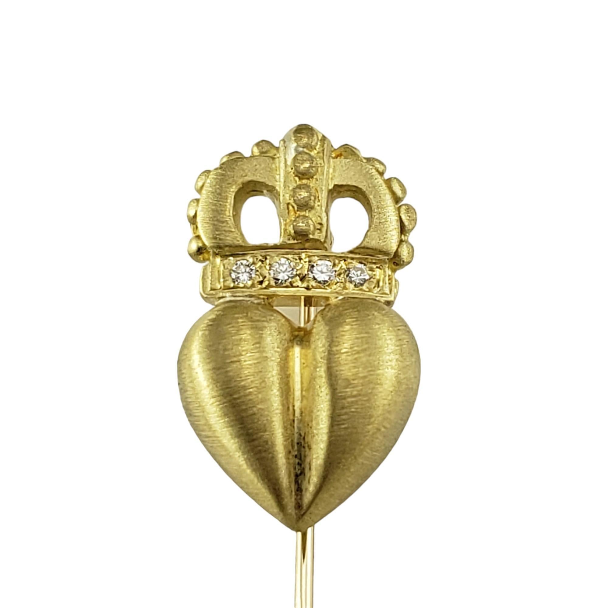 Penny Preville 18 Karat Yellow Gold and Diamond Stick Pin-

This elegant Claddagh stick pin by Penny Preville features four round brilliant cut diamonds set in classic 18K yellow gold.

Approximate total diamond weight: .03 ct.

Diamond color: