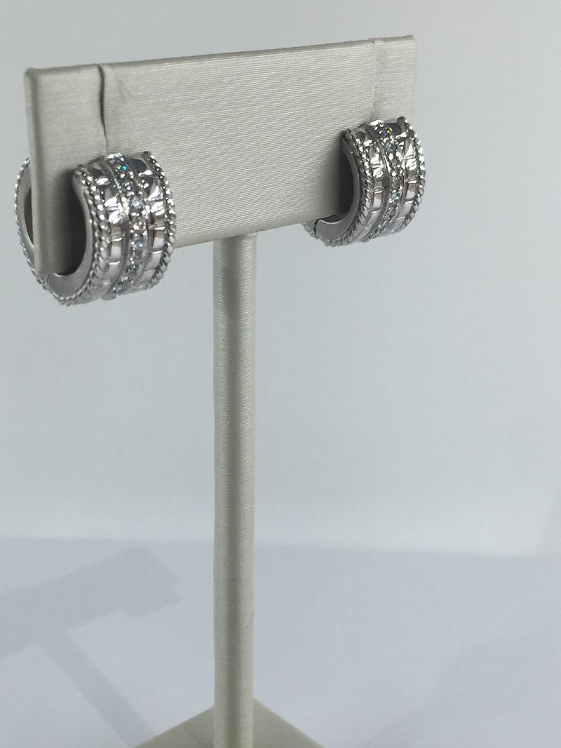 Penny Preville Ladies Diamond Earring 
18k White Gold 
Diamond 0.36 Carat Total Weight 
ER1097W