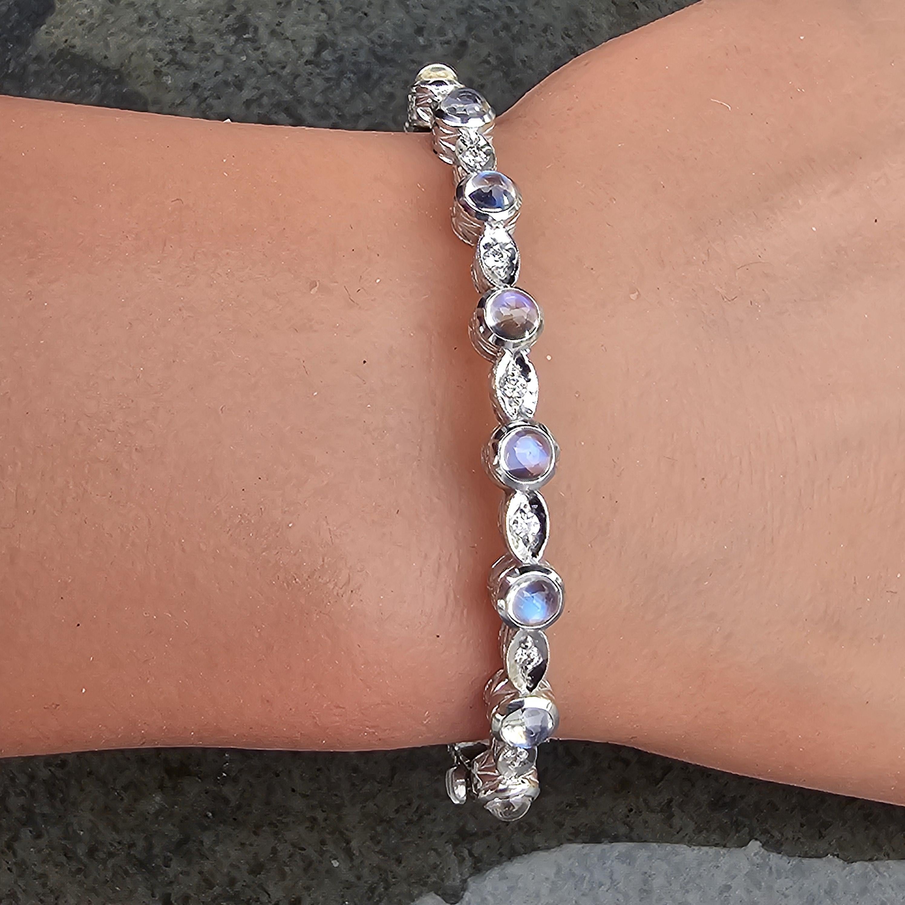 Women's Penny Preville Moonstone Diamond Bracelet Bangle 18k White gold 18.7g 6.5