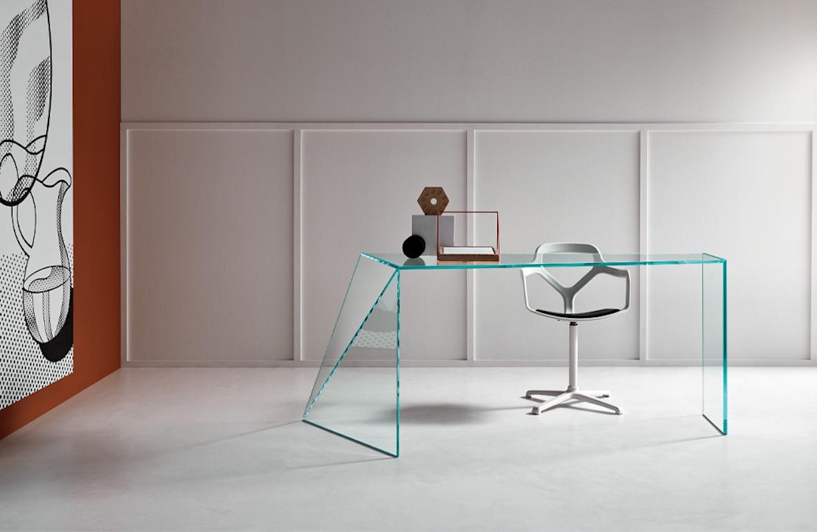 Penrose desk, designer home office desk, was created by Isao Hosoe together with Lucia Fontana and Masaya Hashimoto. It represents the aesthetic and functional metaphor of man’s challenge to exceed nature and its equilibria through the use of glass,