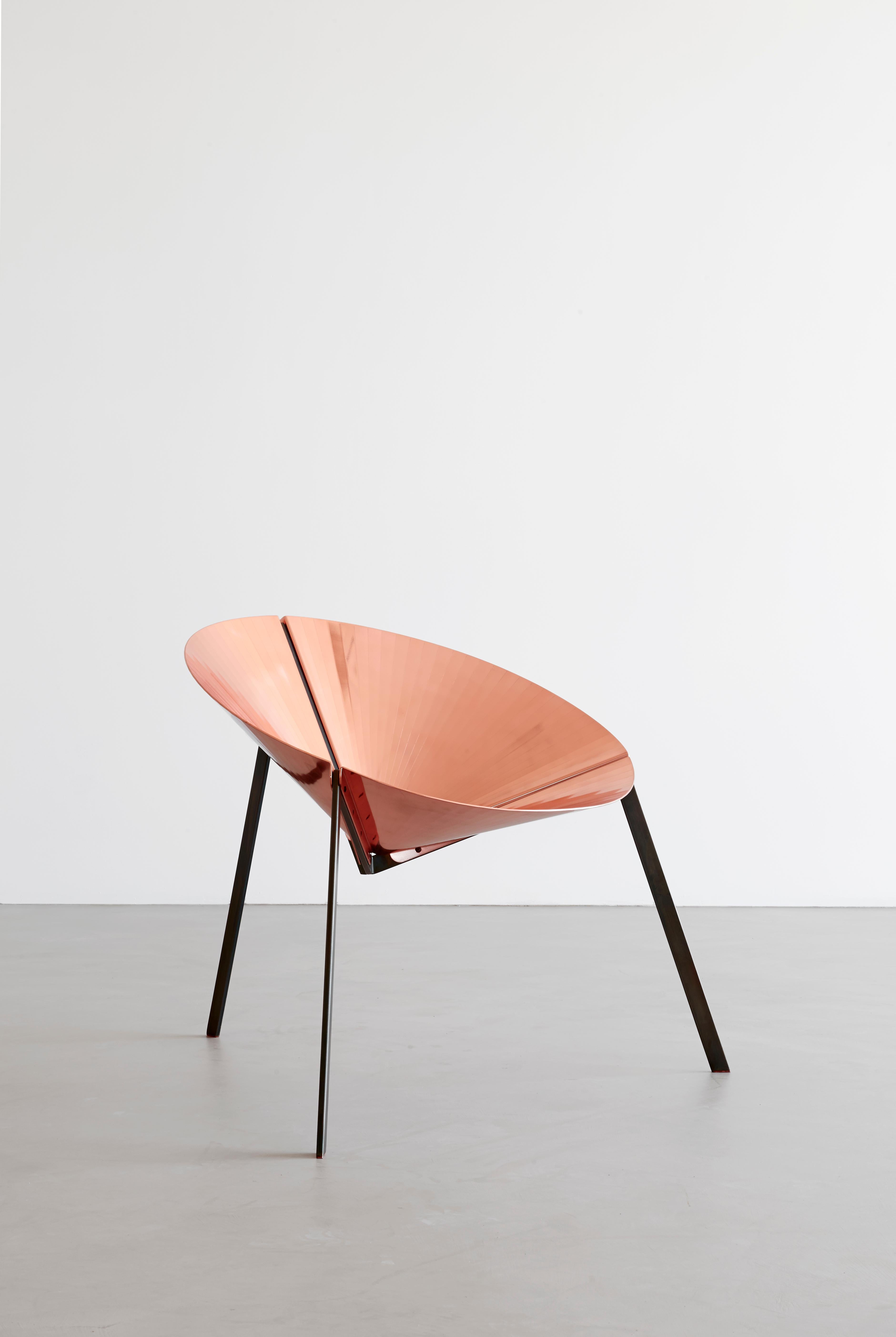 Pensando ad Acapulco Chair by De Castelli
Dimensions: W 88 x D 88 x H 75 cm
Materials: Polished Copper
Other versions are available, please contact us for any request.

Pensando ad Acapulco (Thinking of Acapulco) is a tribute to the iconic Acapulco