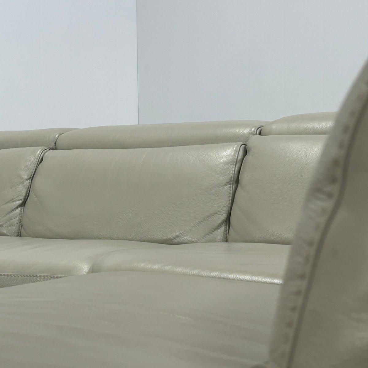 Pensiero Electric Recliner Ecksofa und Fußhocker von Natuzzi Editions, Pensiero im Zustand „Gut“ im Angebot in Basildon, London