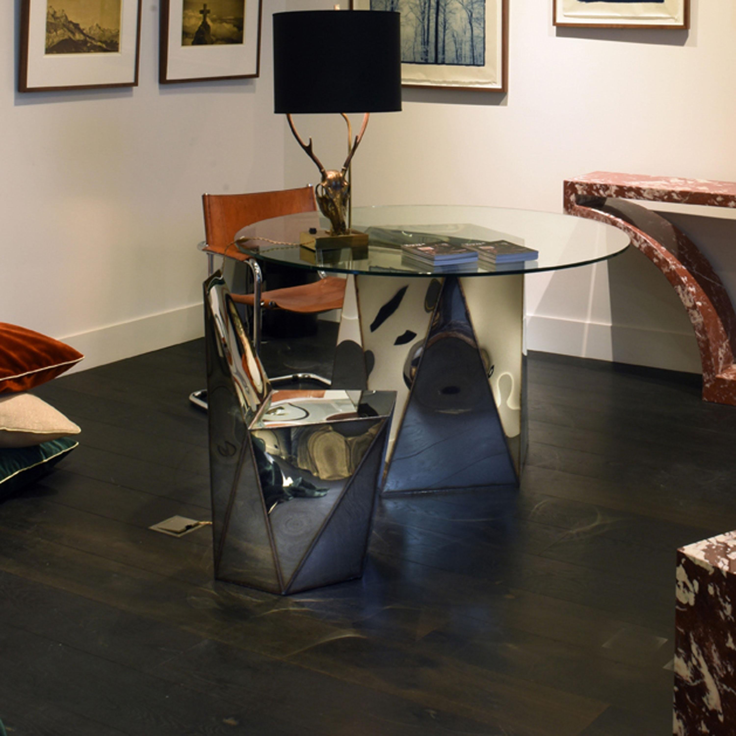 Base de mesa Penta de acero inoxidable soldado pulido espejo de Julian Mayor Siglo XXI y contemporáneo en venta