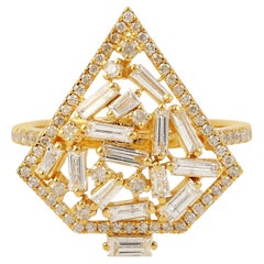 Pentagon-förmiger Baguette-Diamantenring aus 18 Karat Gelbgold mit Pavé-Diamanten