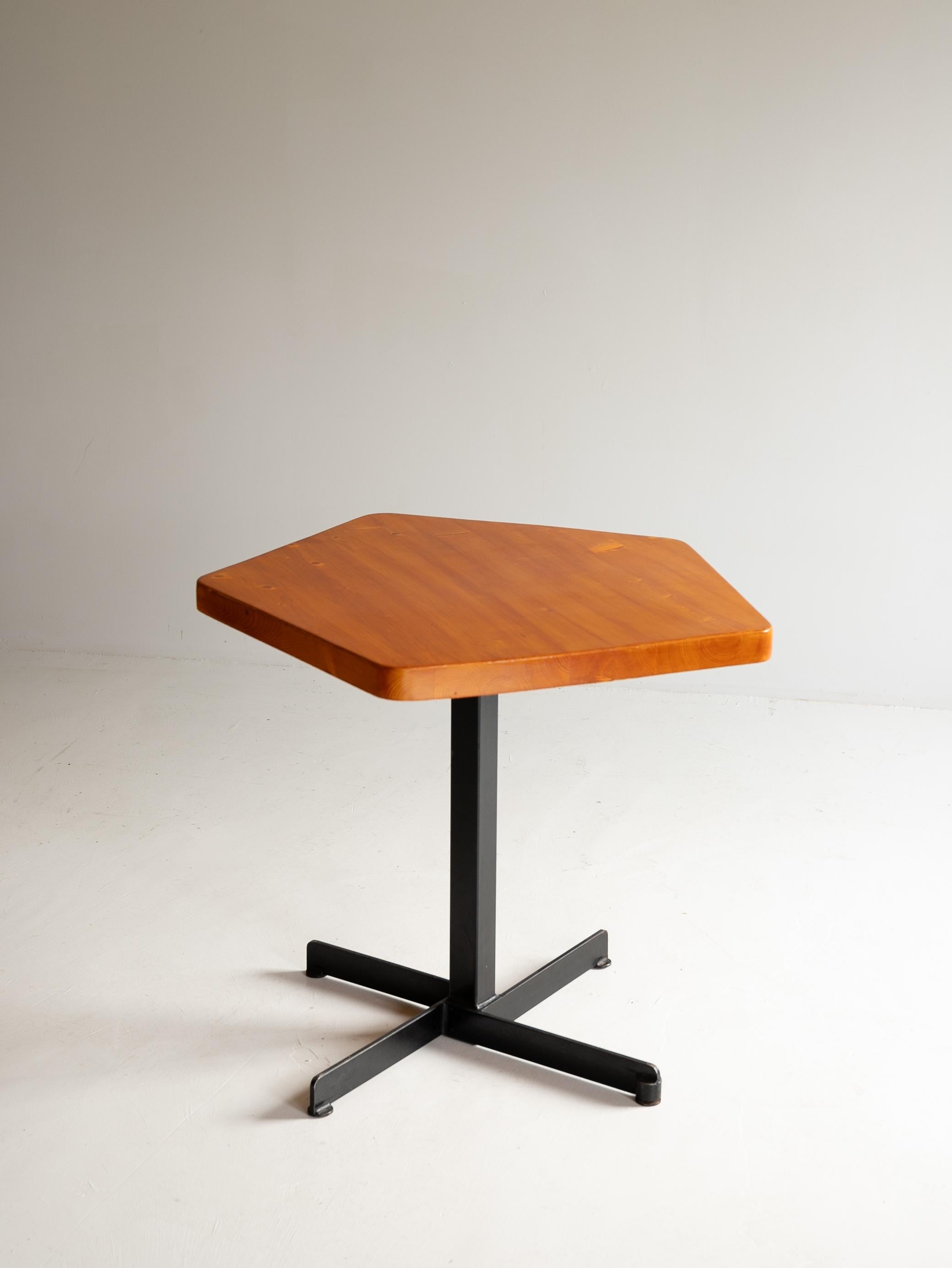 Pentagon table by 
