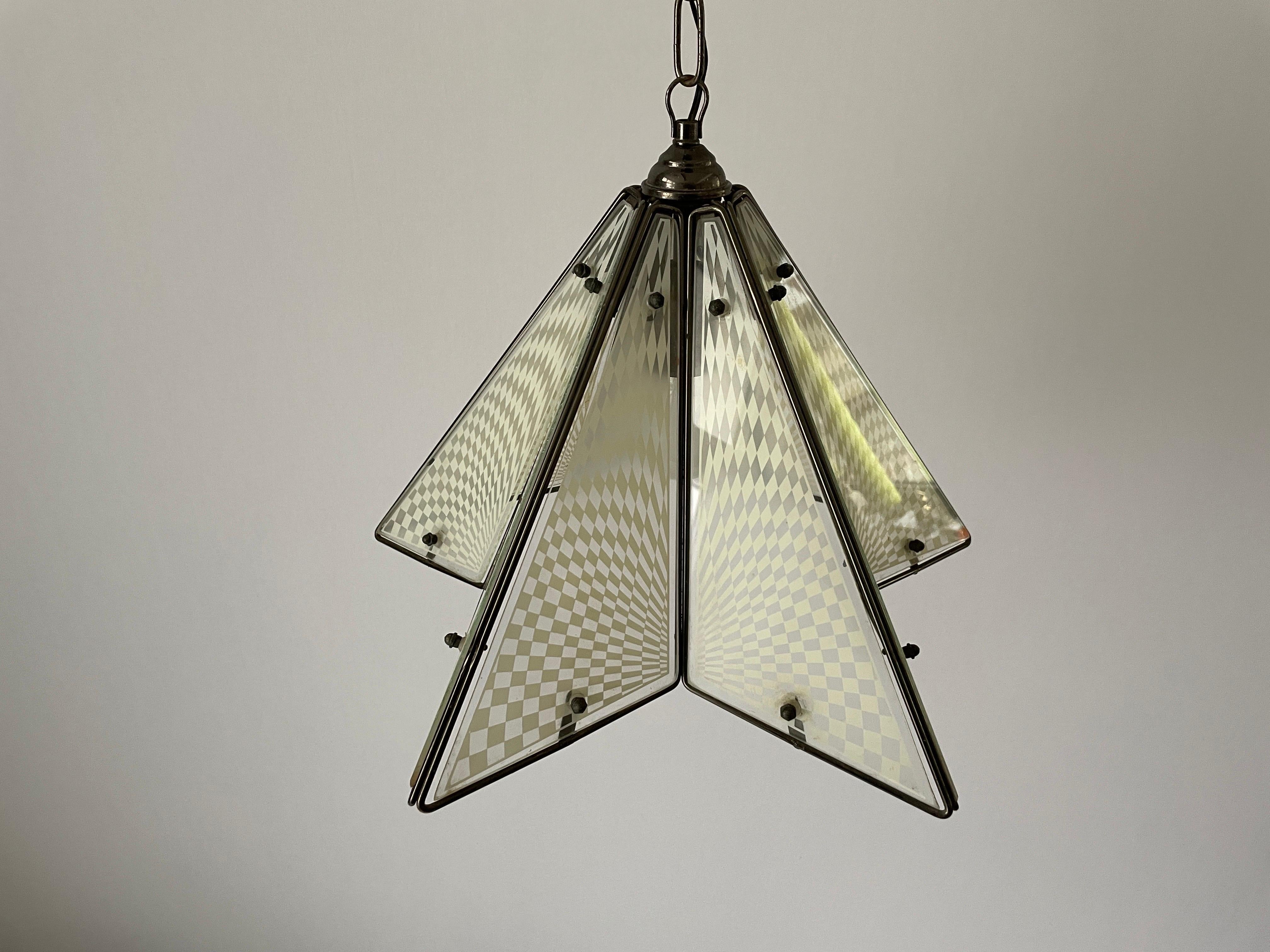 Mid-Century moderno Lampada da soffitto pentagonale in ottone e vetro, anni '50, Italia in vendita