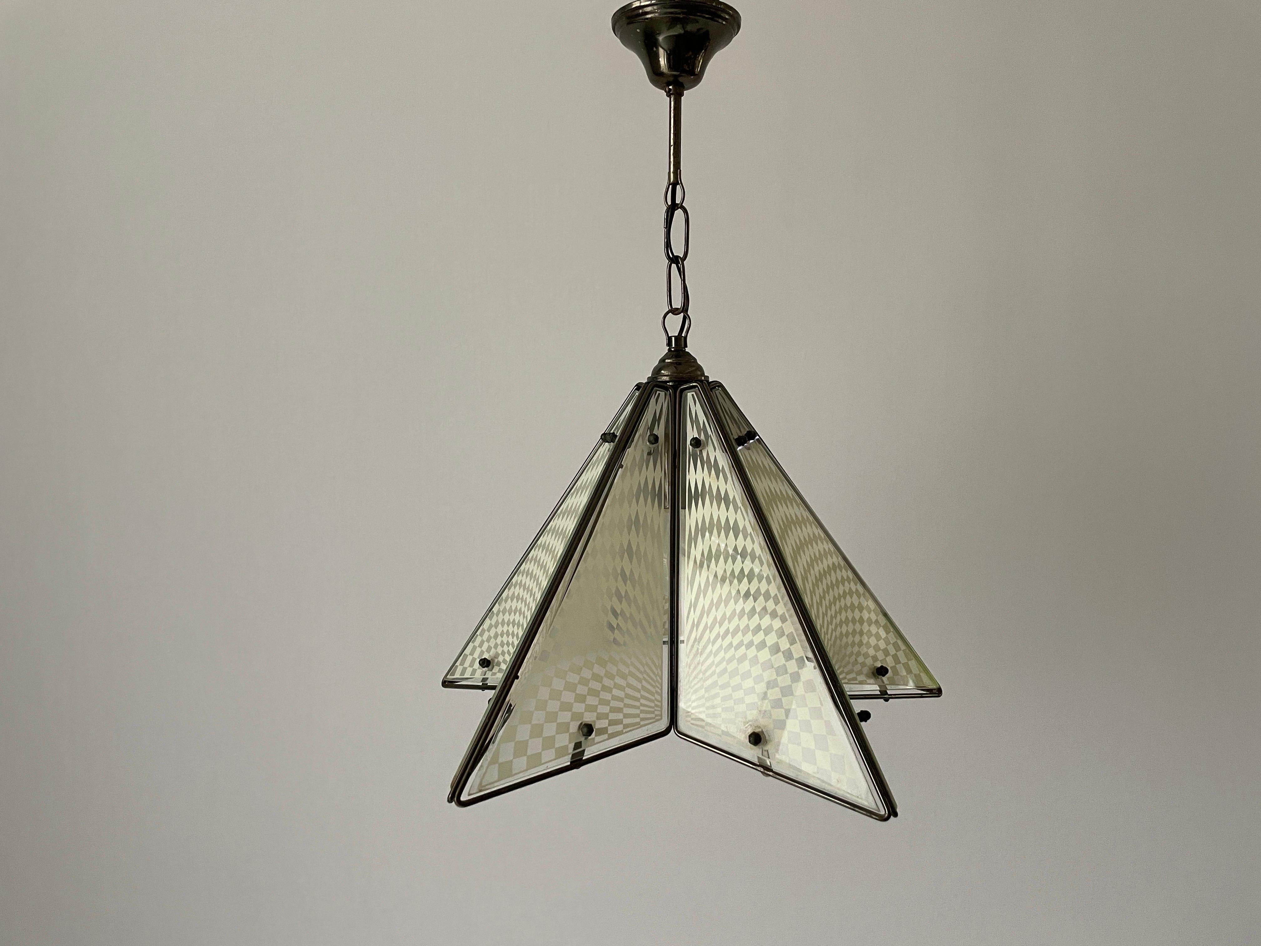Italiano Lampada da soffitto pentagonale in ottone e vetro, anni '50, Italia in vendita