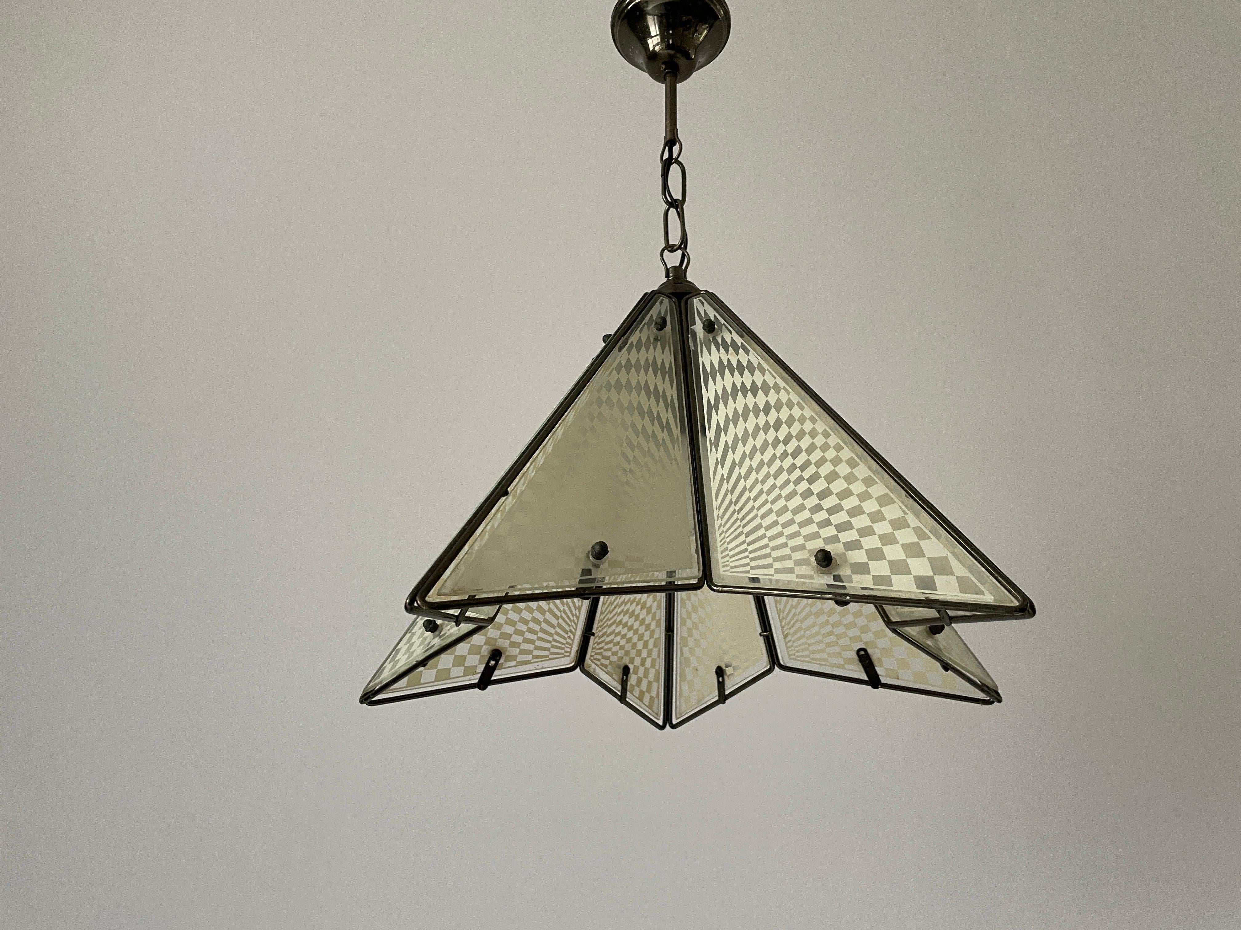 Lampada da soffitto pentagonale in ottone e vetro, anni '50, Italia In condizioni ottime in vendita a Hagenbach, DE