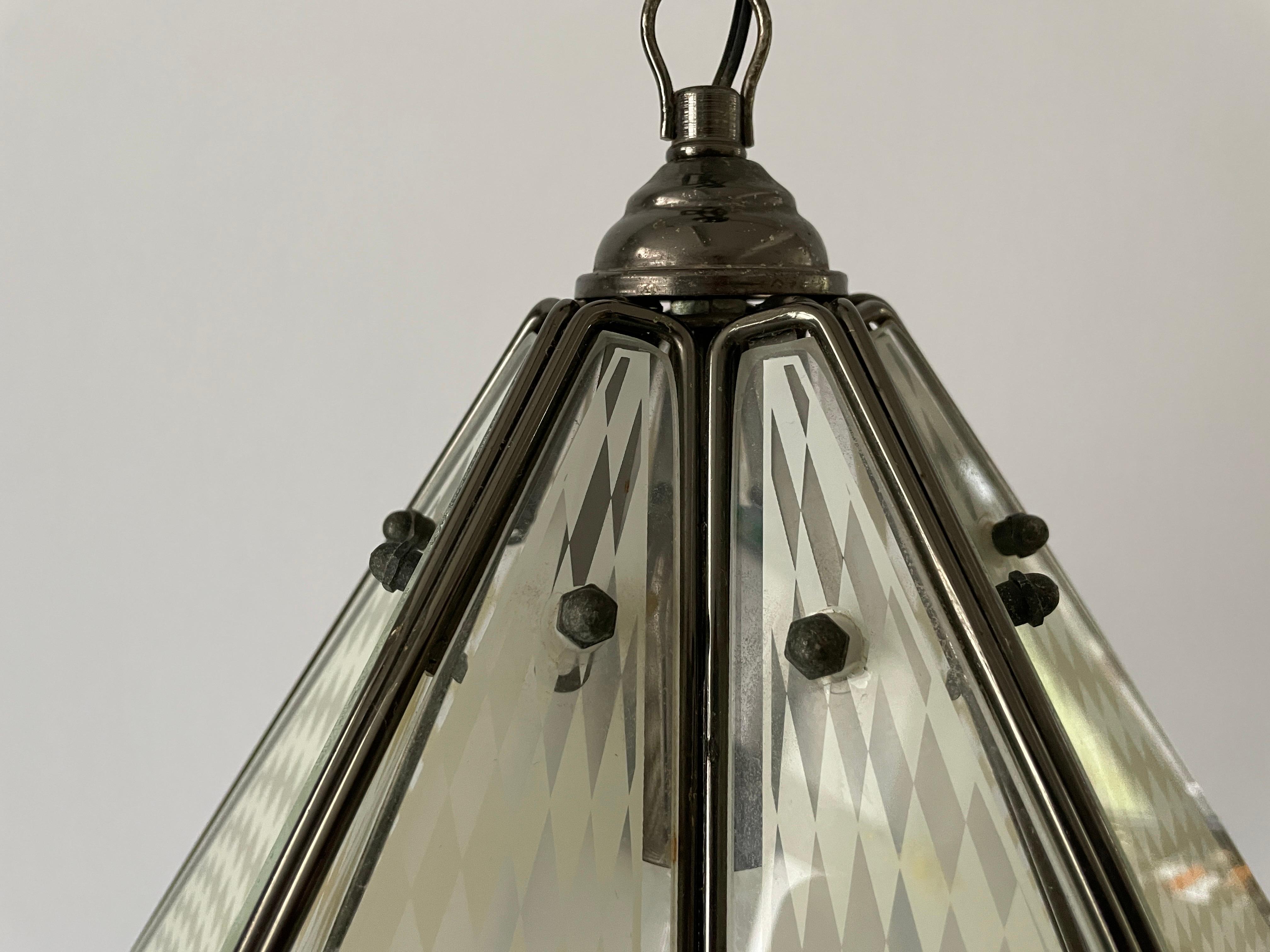 Metà XX secolo Lampada da soffitto pentagonale in ottone e vetro, anni '50, Italia in vendita