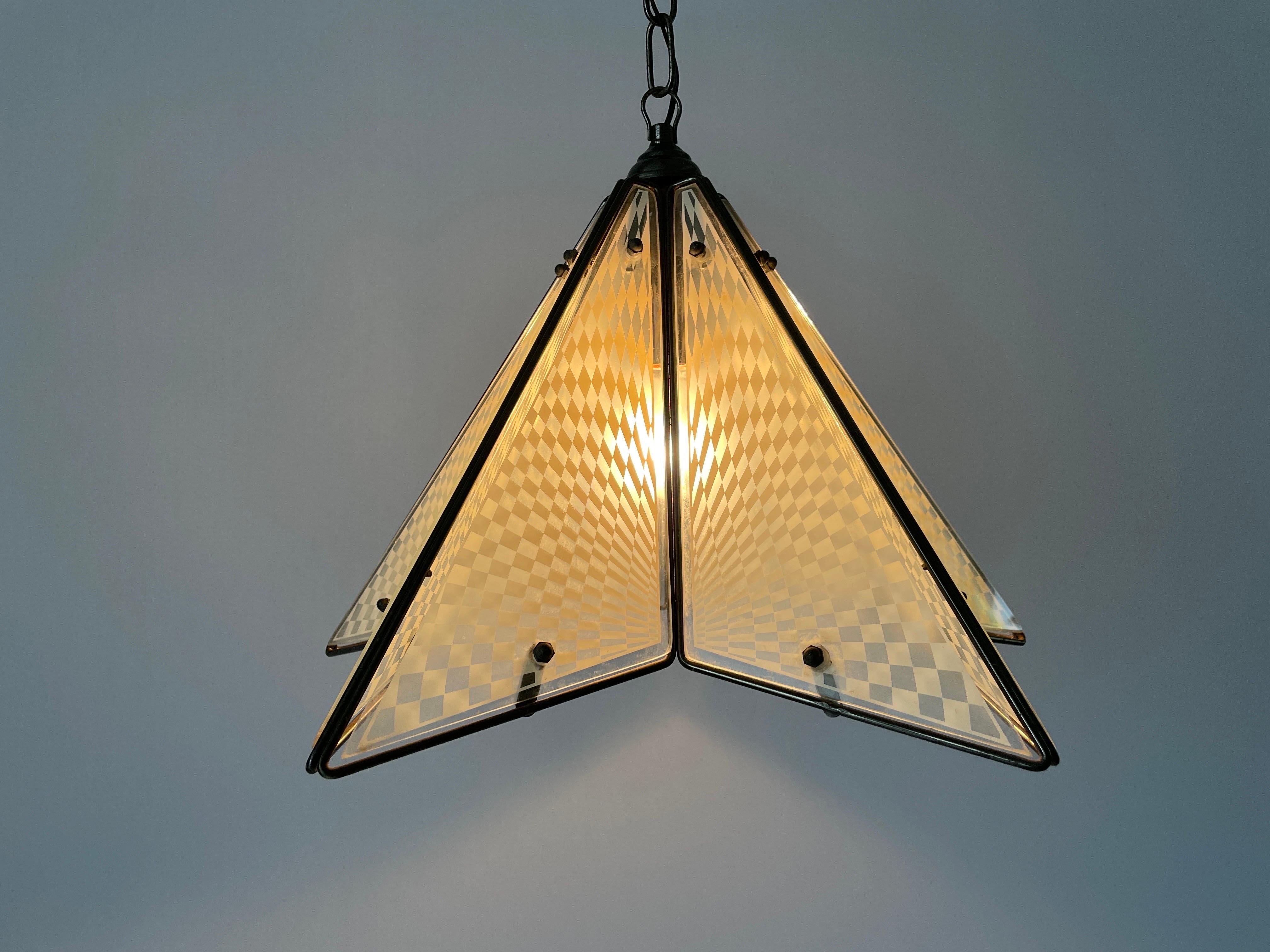 Lampada da soffitto pentagonale in ottone e vetro, anni '50, Italia in vendita 1