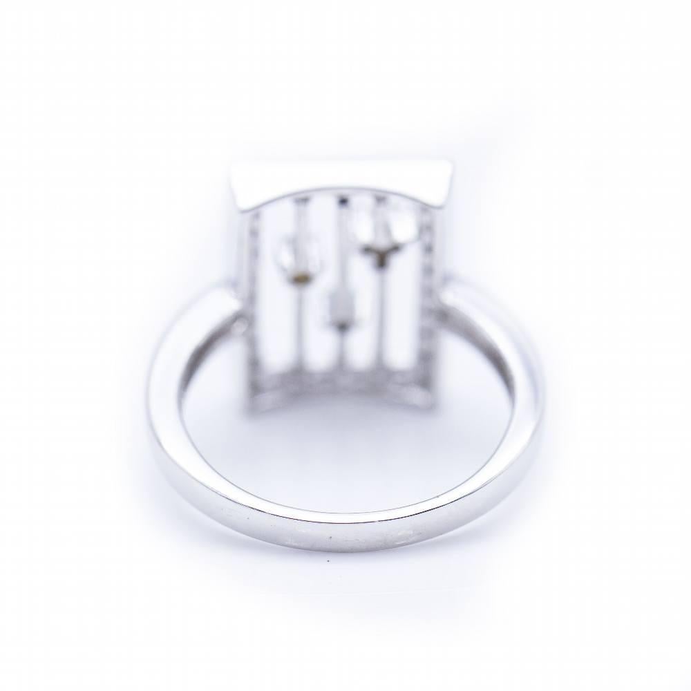 Pentagram Ring in White Gold and Diamonds In New Condition For Sale In Barcelona, CT