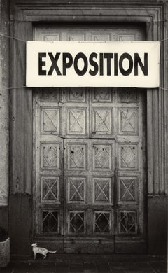 Exposition (Bannière au-dessus de la porte et chaton)