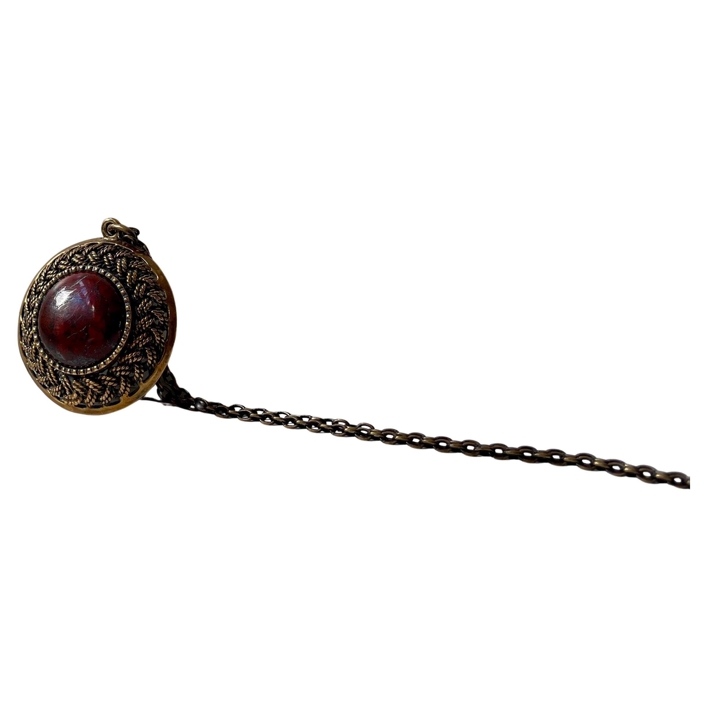 Collana con ciondolo a scudo di Pentti Sarpaneva in bronzo e diaspro sanguigno, 1960 in vendita