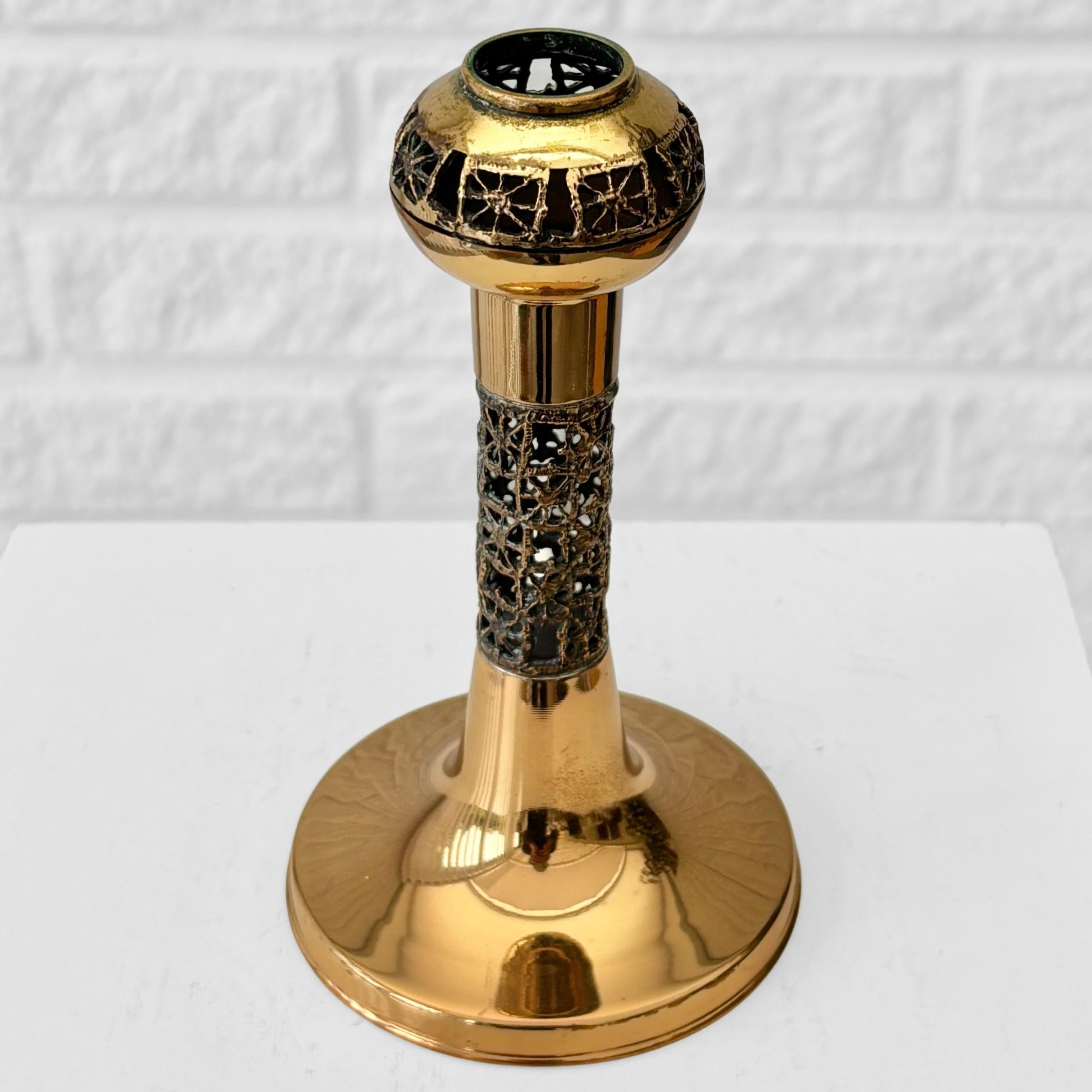 Pentti Sarpaneva Kerzenleuchter Pitsi, Turun Hopean, Bronze, Finnland, 1960er Jahre (Mitte des 20. Jahrhunderts) im Angebot