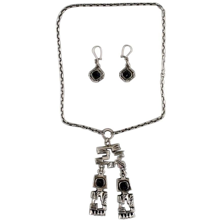 Pentti Sarpaneva, Finland, Modernist Necklace in Silver with Matching Earrings For Sale