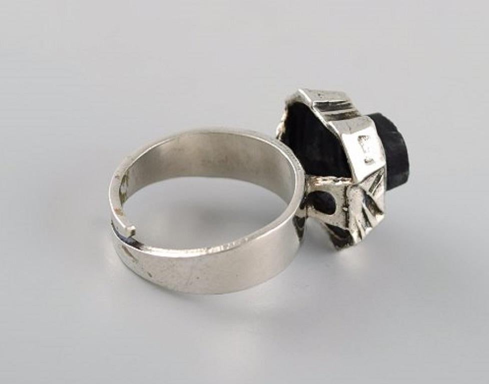 Pentti Sarpaneva, Finland. Modernist ring in silver, 830. Finnish design. Dated 1975.
Diameter: 18.5 mm.
Stamped.
In excellent condition.