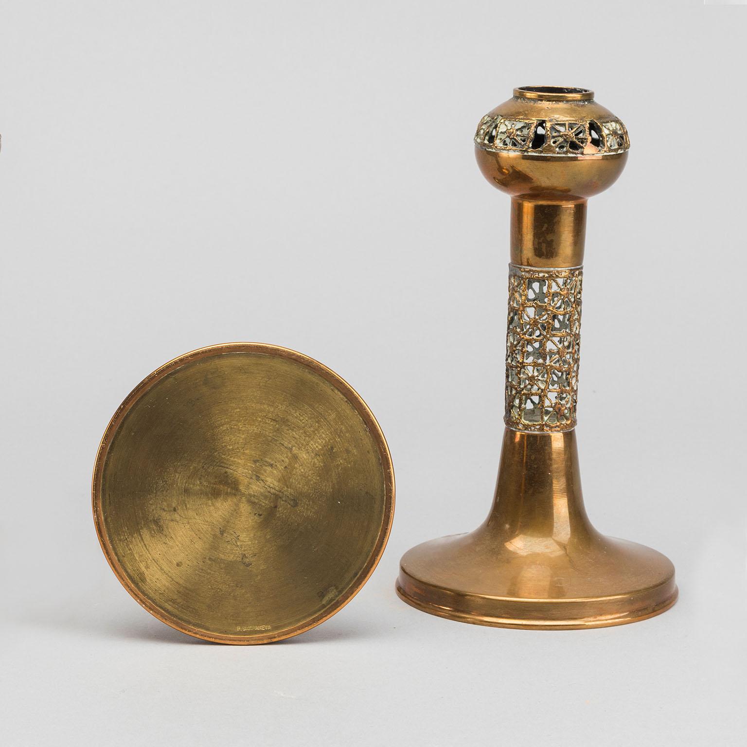 Mid-Century Modern Pentti Sarpaneva, for Turun Hopea, Pair of Brass ‘Pitsi’ Candlesticks, Finland For Sale