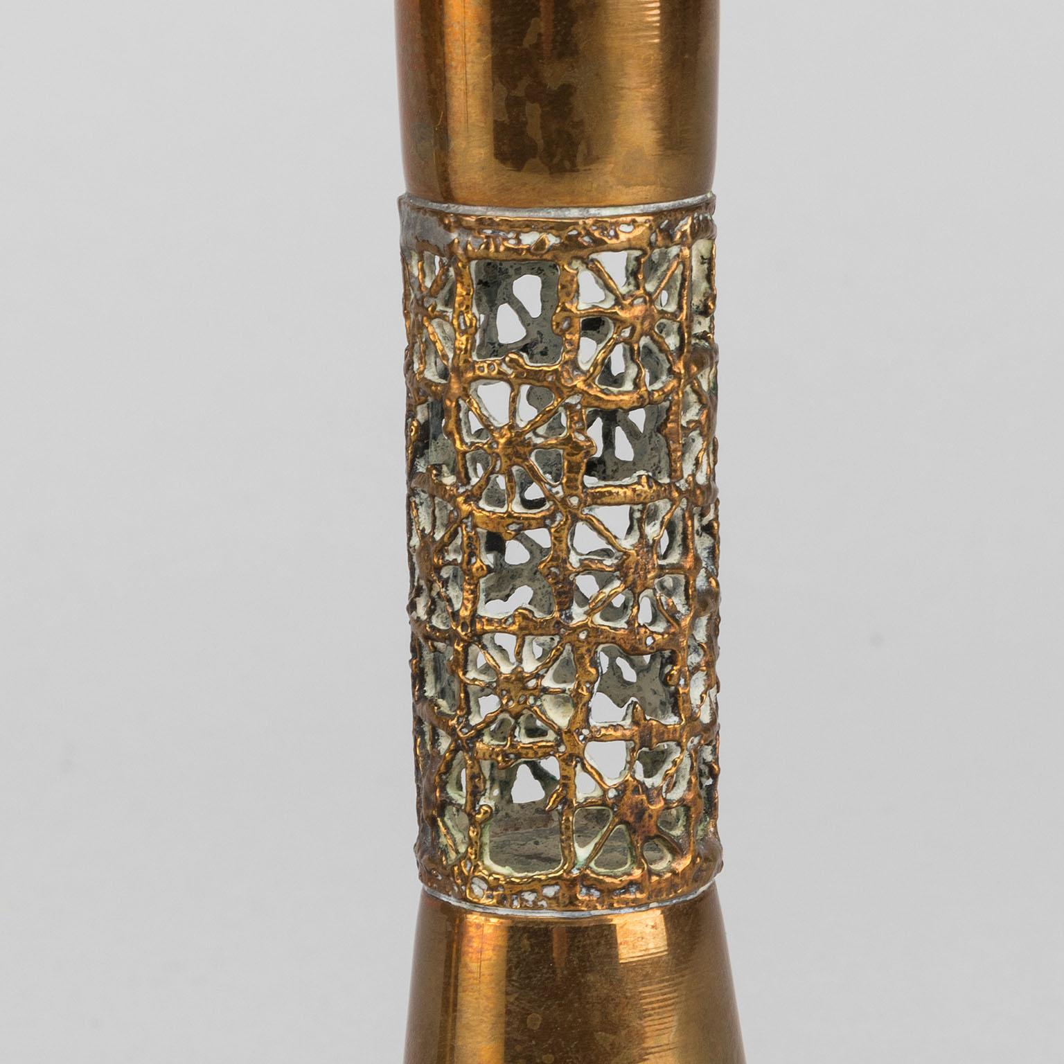 Cast Pentti Sarpaneva, for Turun Hopea, Pair of Brass ‘Pitsi’ Candlesticks, Finland For Sale