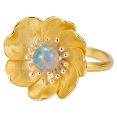 Anello con fiore di peonia e opale